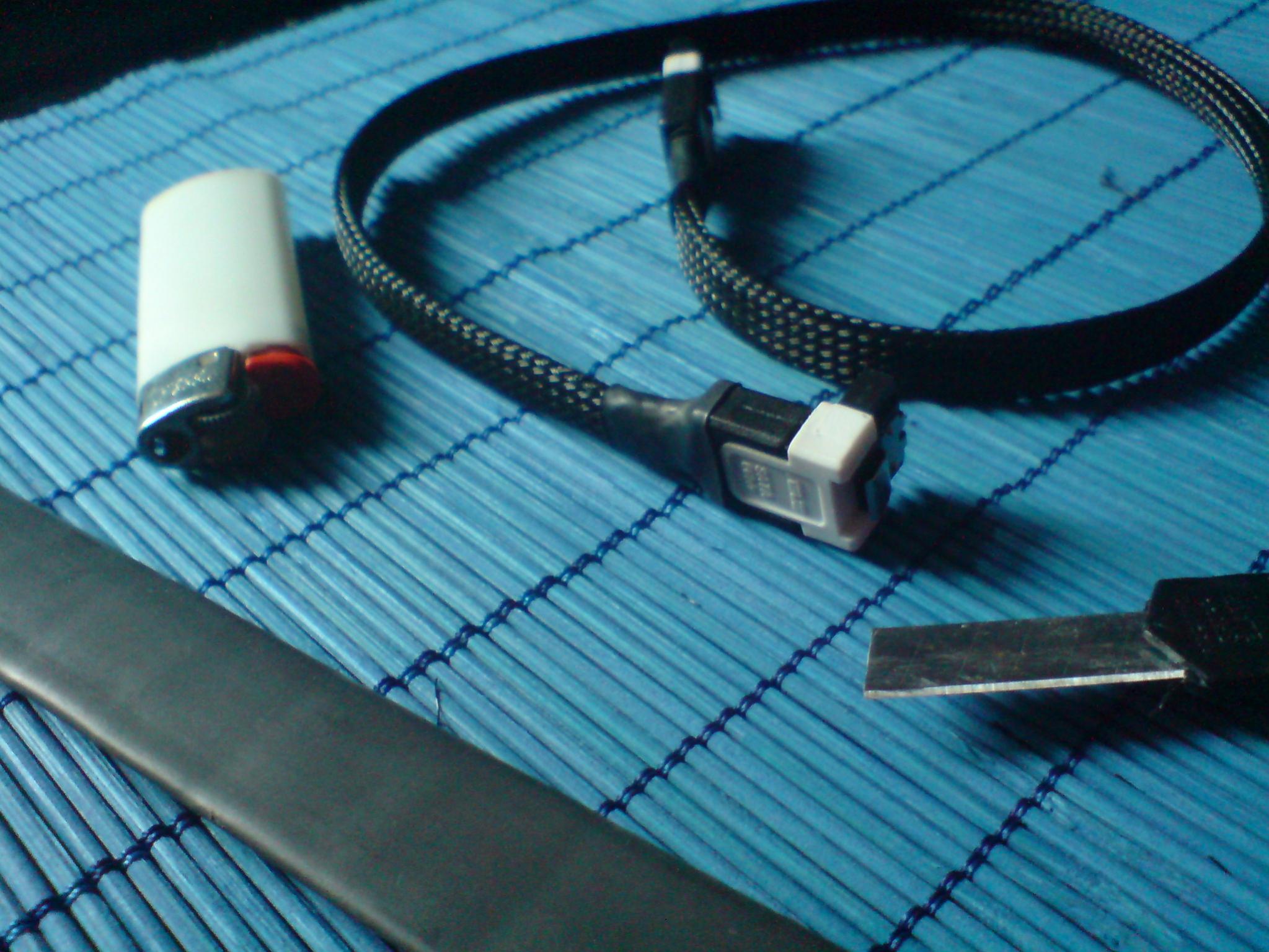 Klicke auf die Grafik für eine größere Ansicht&nbsp;

Name:	Sata Kabel.jpg&nbsp;
Hits:	270&nbsp;
Größe:	301,2 KB&nbsp;
ID:	287971