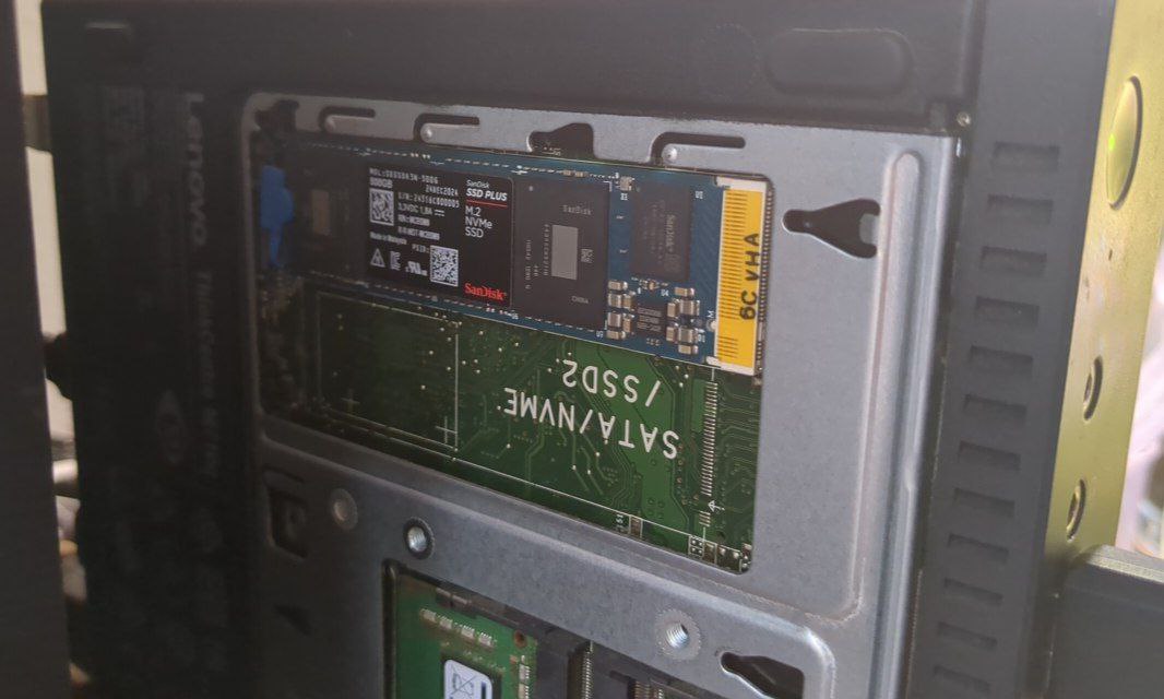 01 SSD eingebaut.jpg