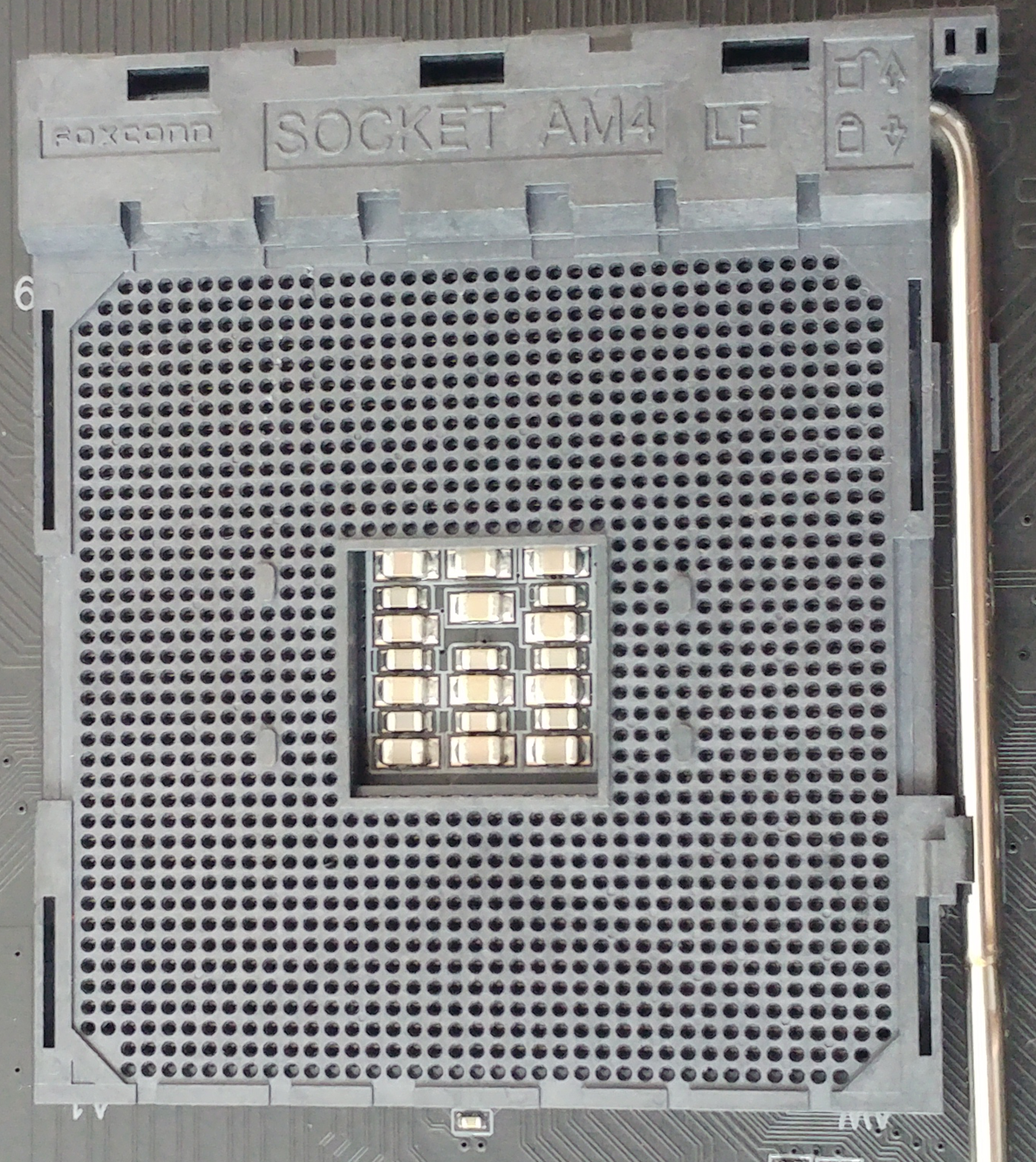 1200px-Socket_AM4[1].png