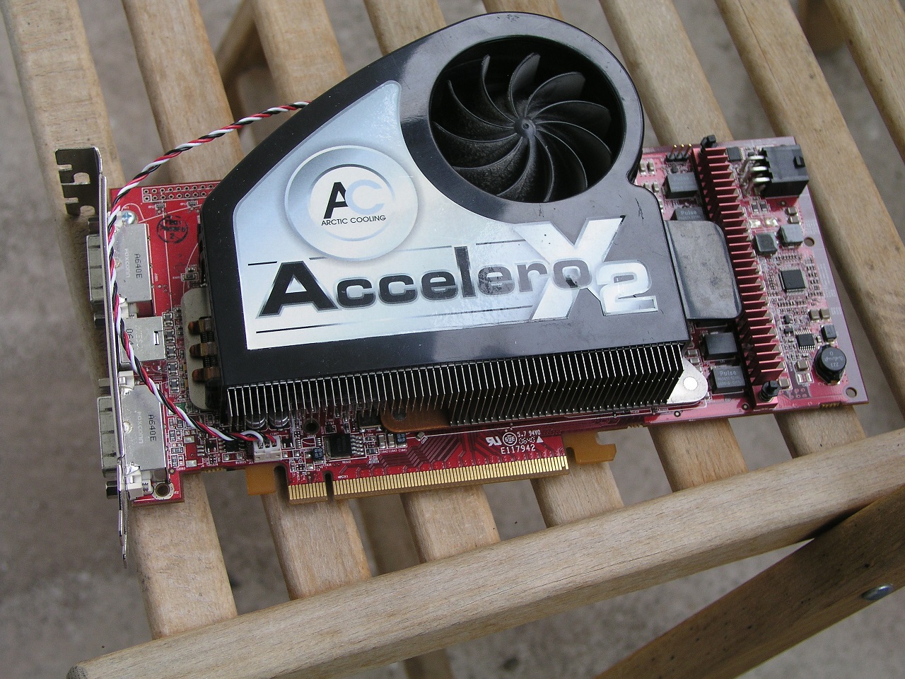 1950xt-accelero-front-jpg.520057