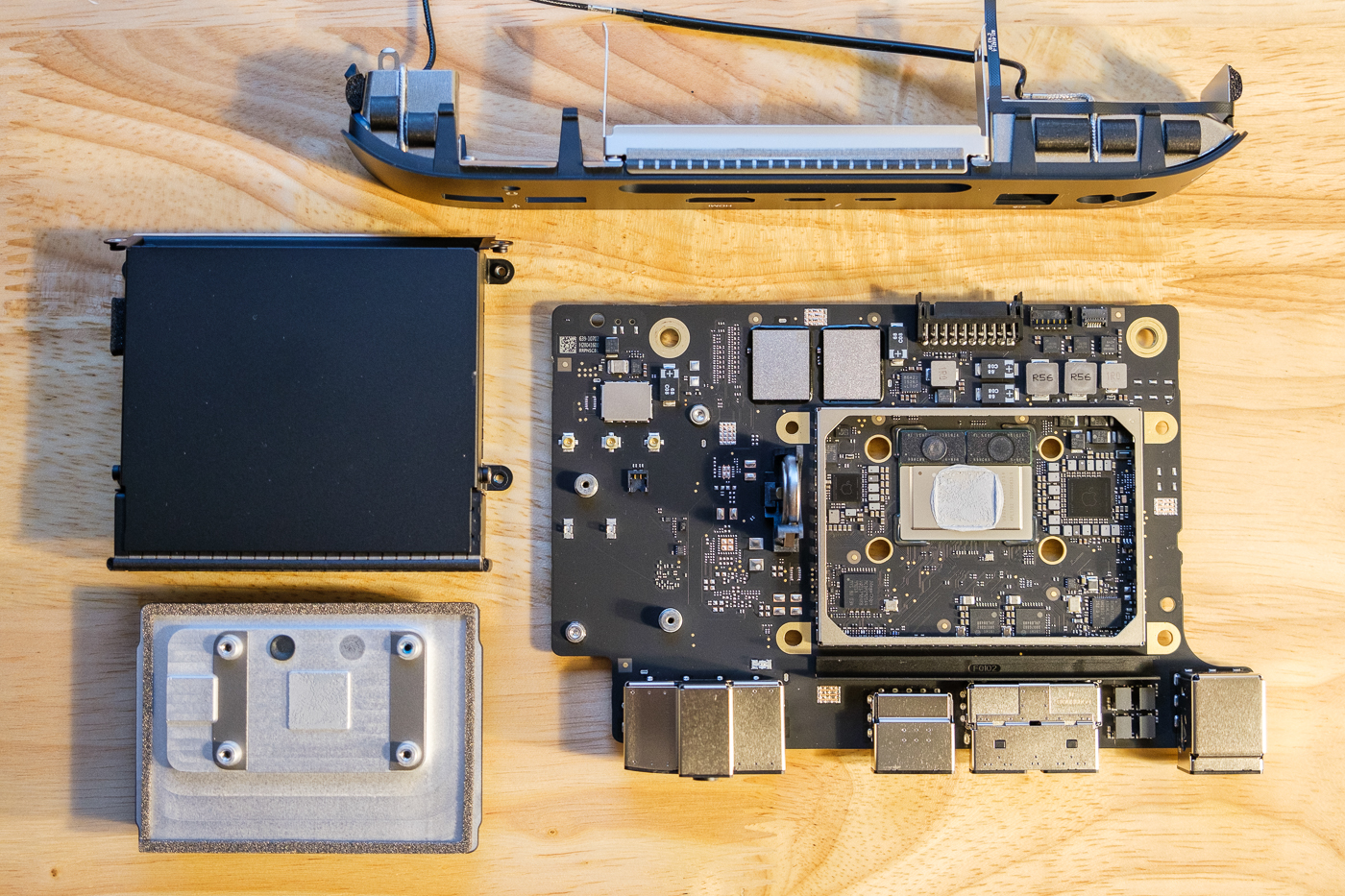 2020-m1-mac-mini-unboxing-logic-board-cooling-system.jpg