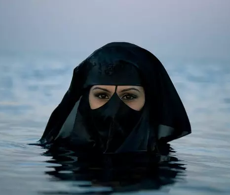 63772-veiled_woman_in_water.png