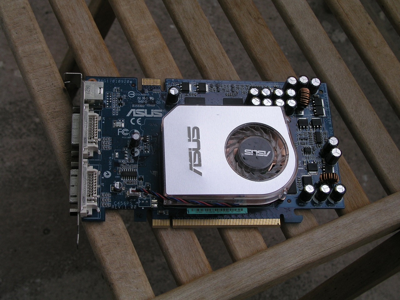 7600gt-front-jpg.450807