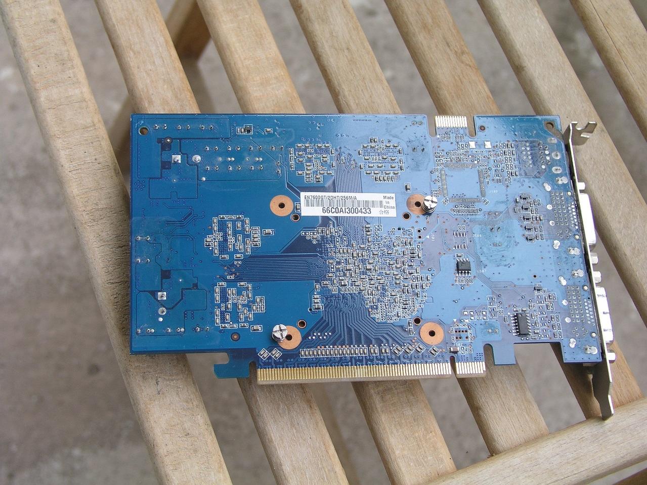 7600gt-rueckseite-jpg.450808