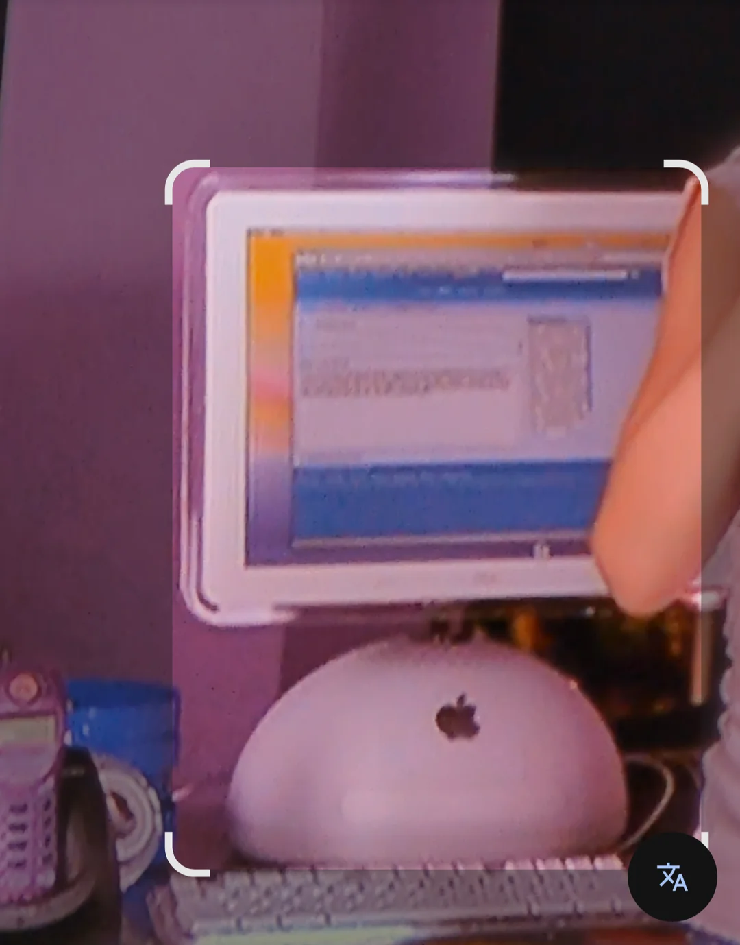 an-imac-g4-with-flat-panel-screen-in-zoey-101-v0-gmd53gmi1oef1.webp