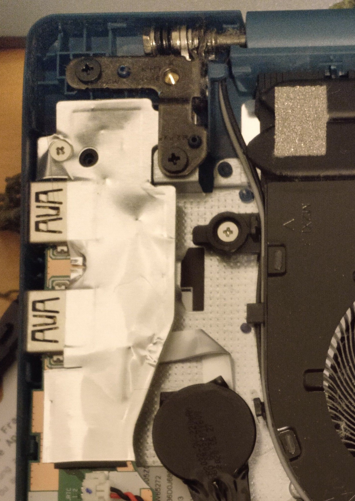 Anschlüsse Ideapad 5 rechts.jpg