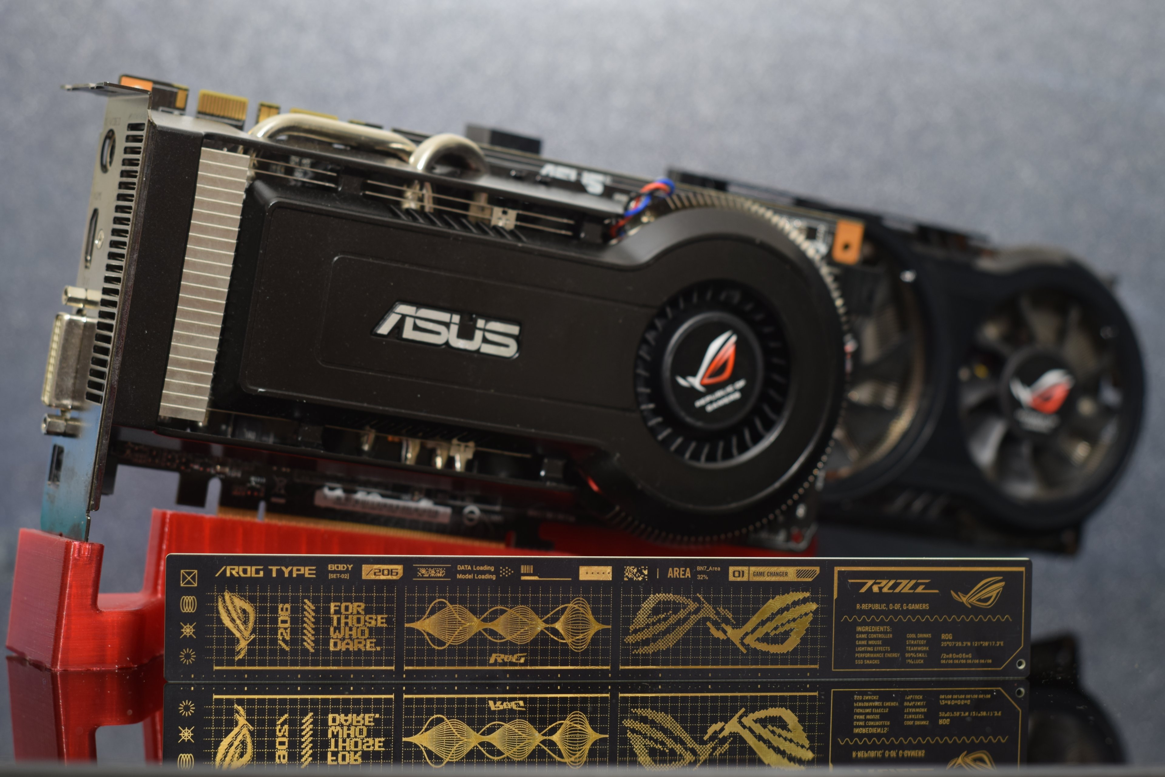 Asus ROG Matrix 9800 GT GTX 260 (3).JPG