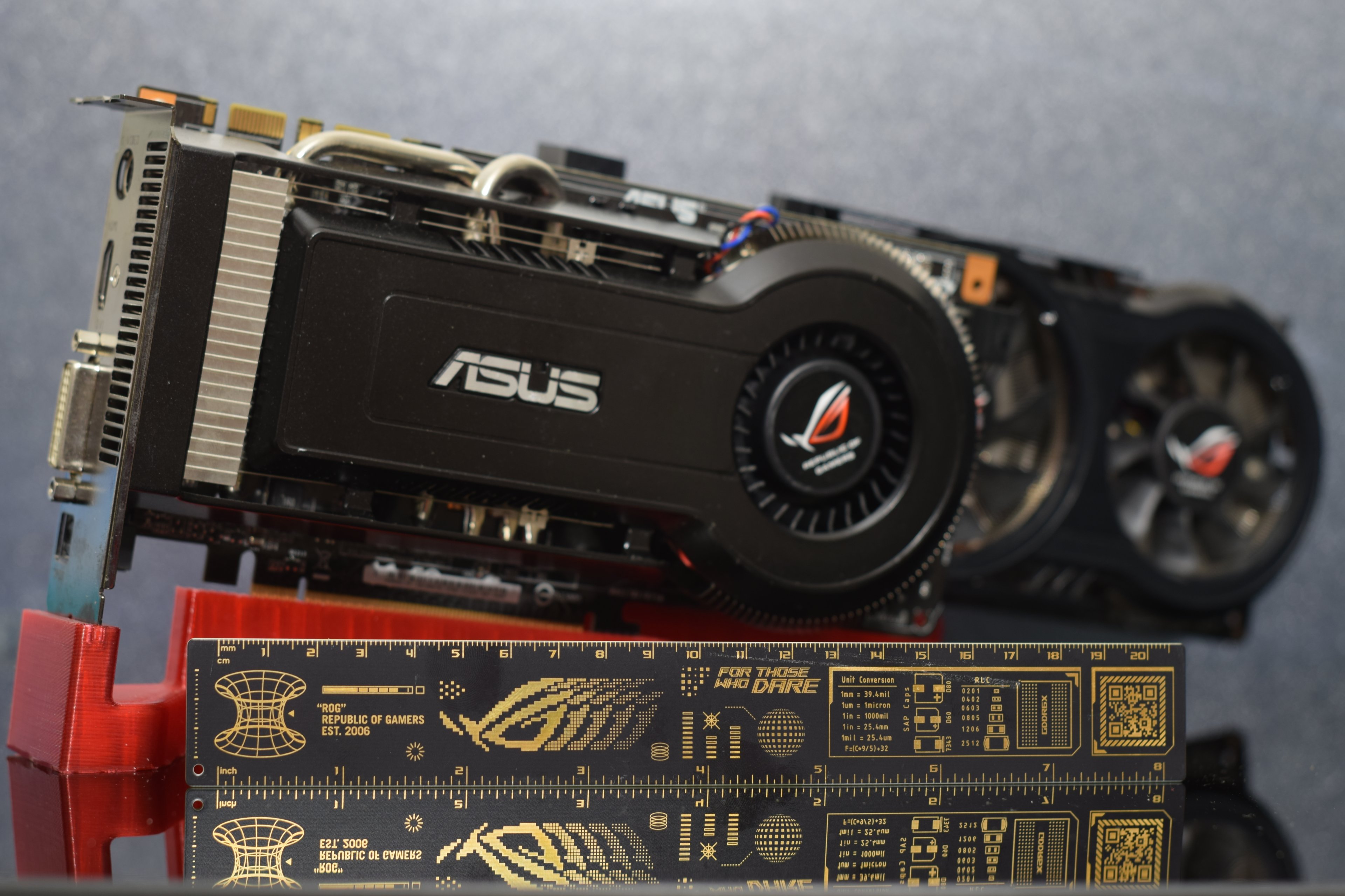 Asus ROG Matrix 9800 GT GTX 260 (4).JPG