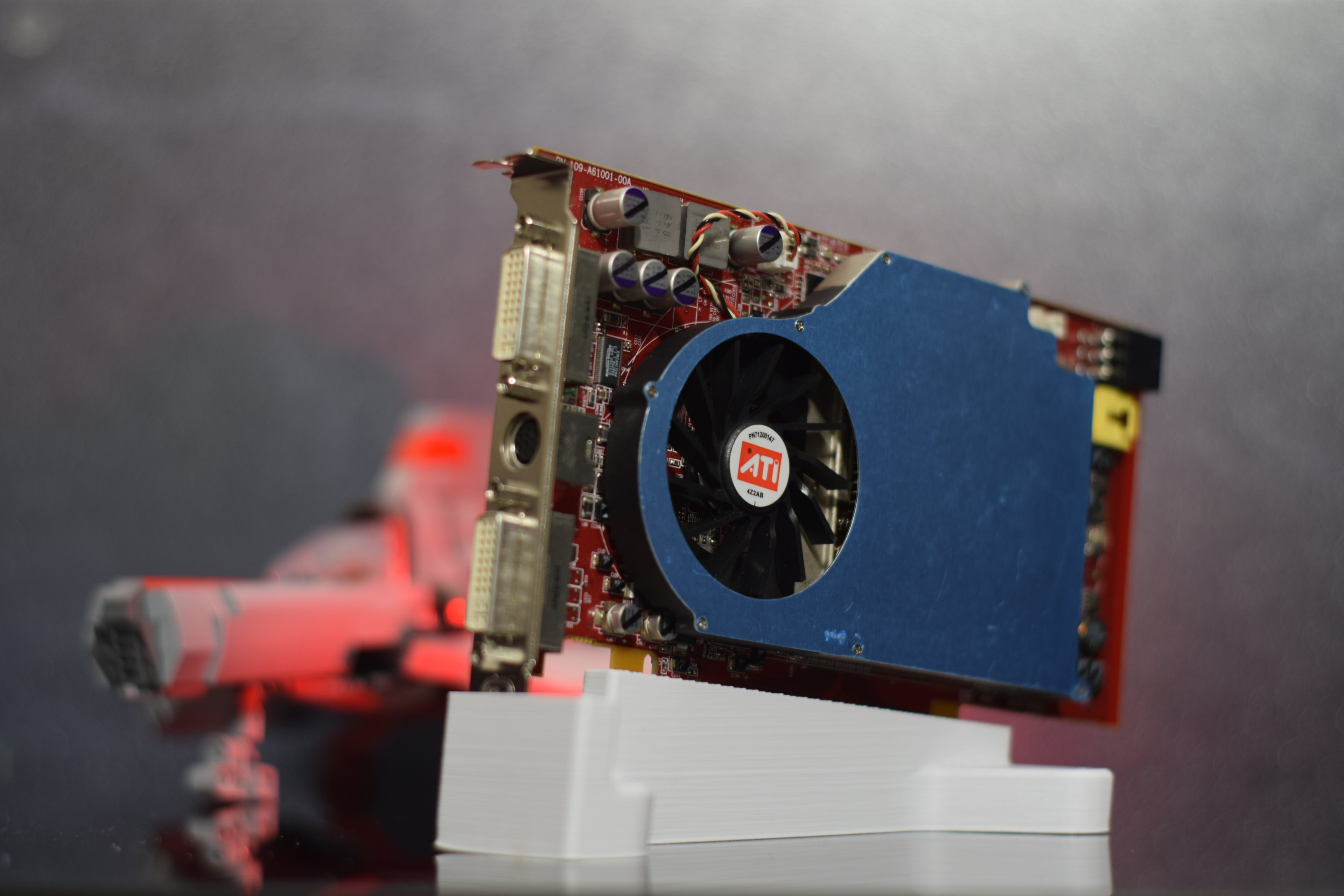 ATi Radeon RV430 X800 XL (1-01).JPG