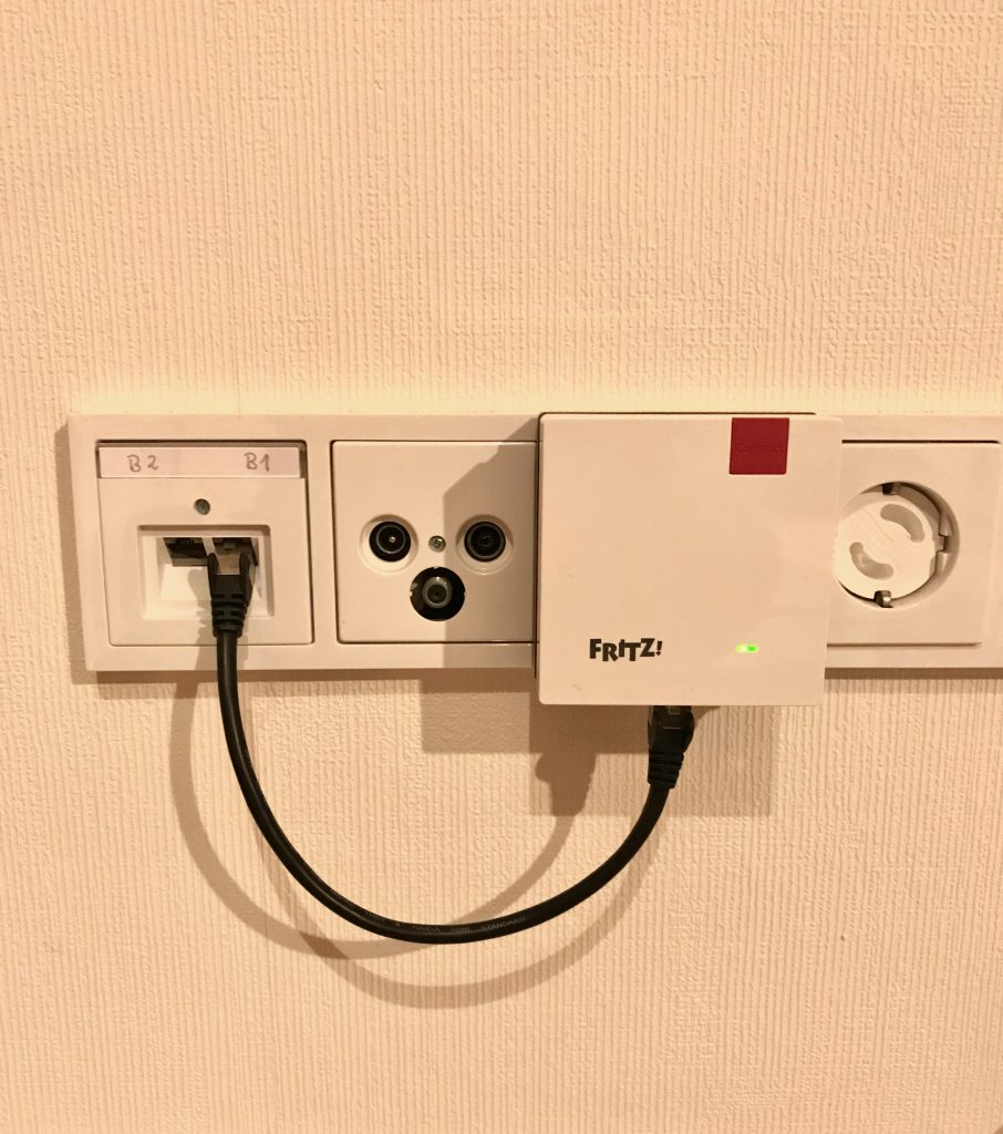 AVM_Fritz_Repeater_1200_Bridge-1-906x1024.jpeg