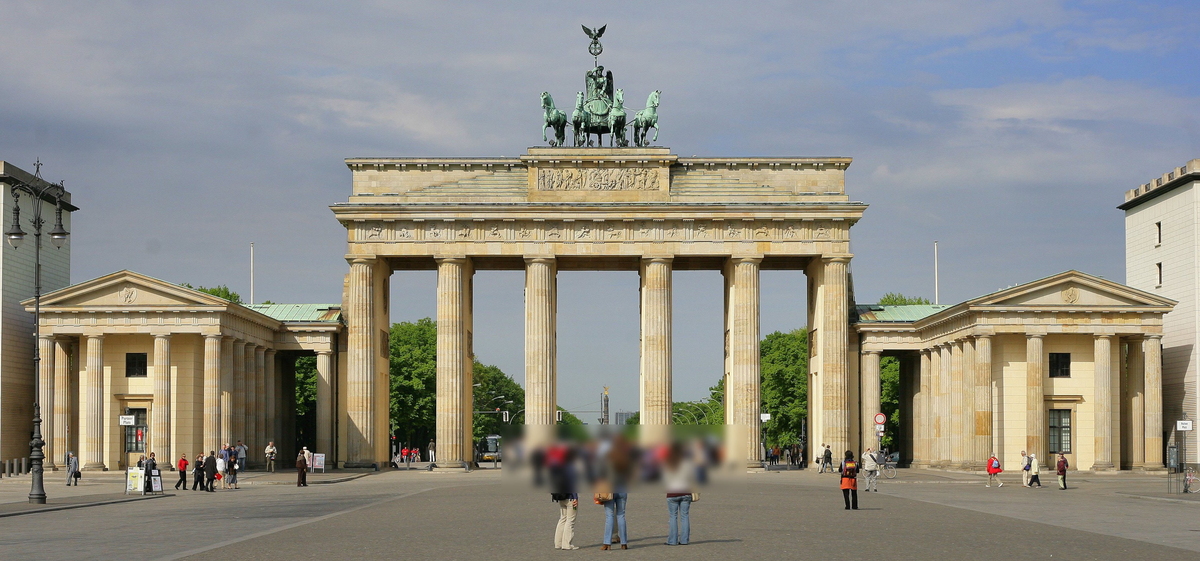 Berlin-Brandenburg_Gate_overwiev-gaus12px.jpg
