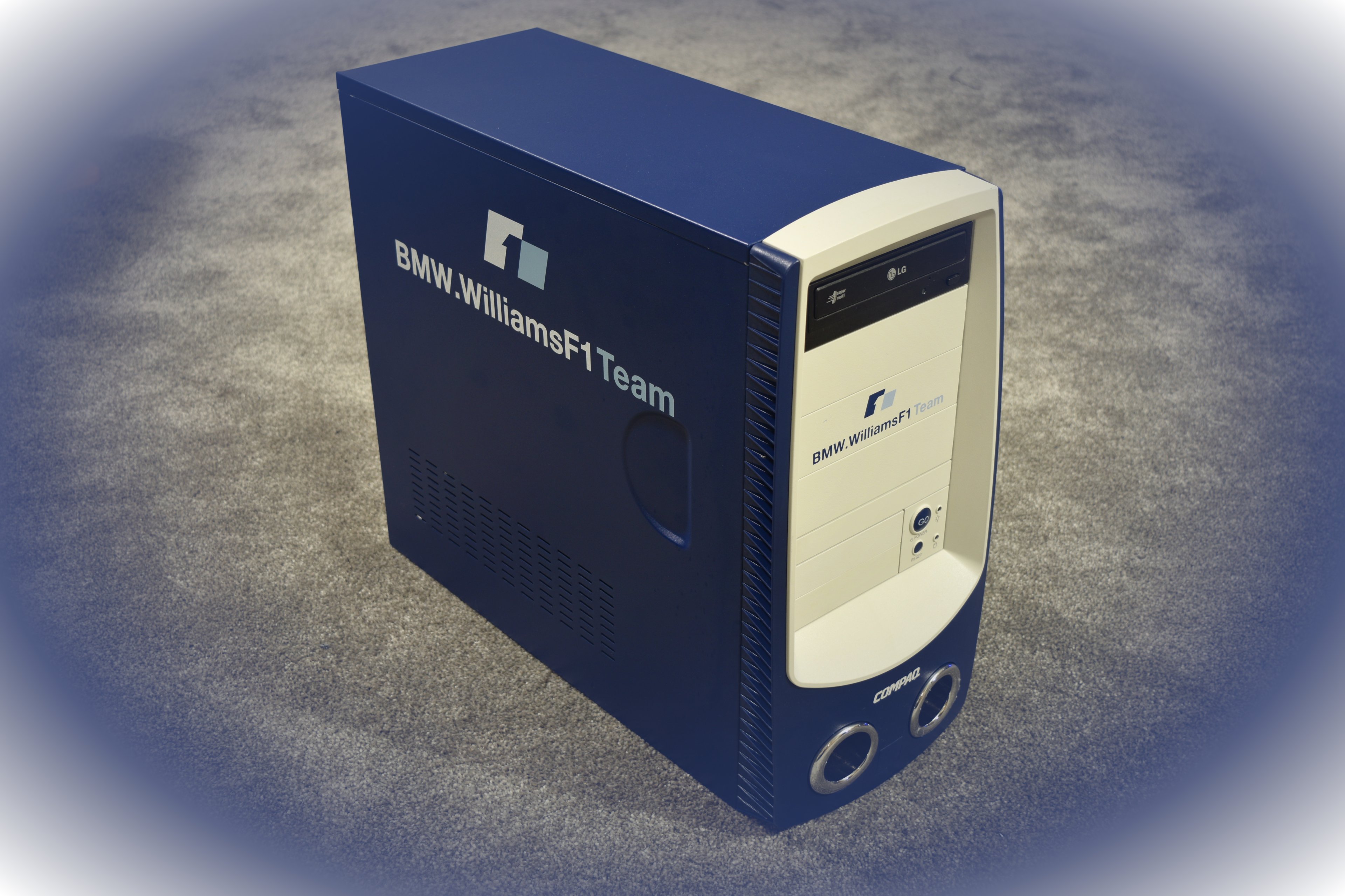 BMW Compaq Gehäuse (1-2).JPG