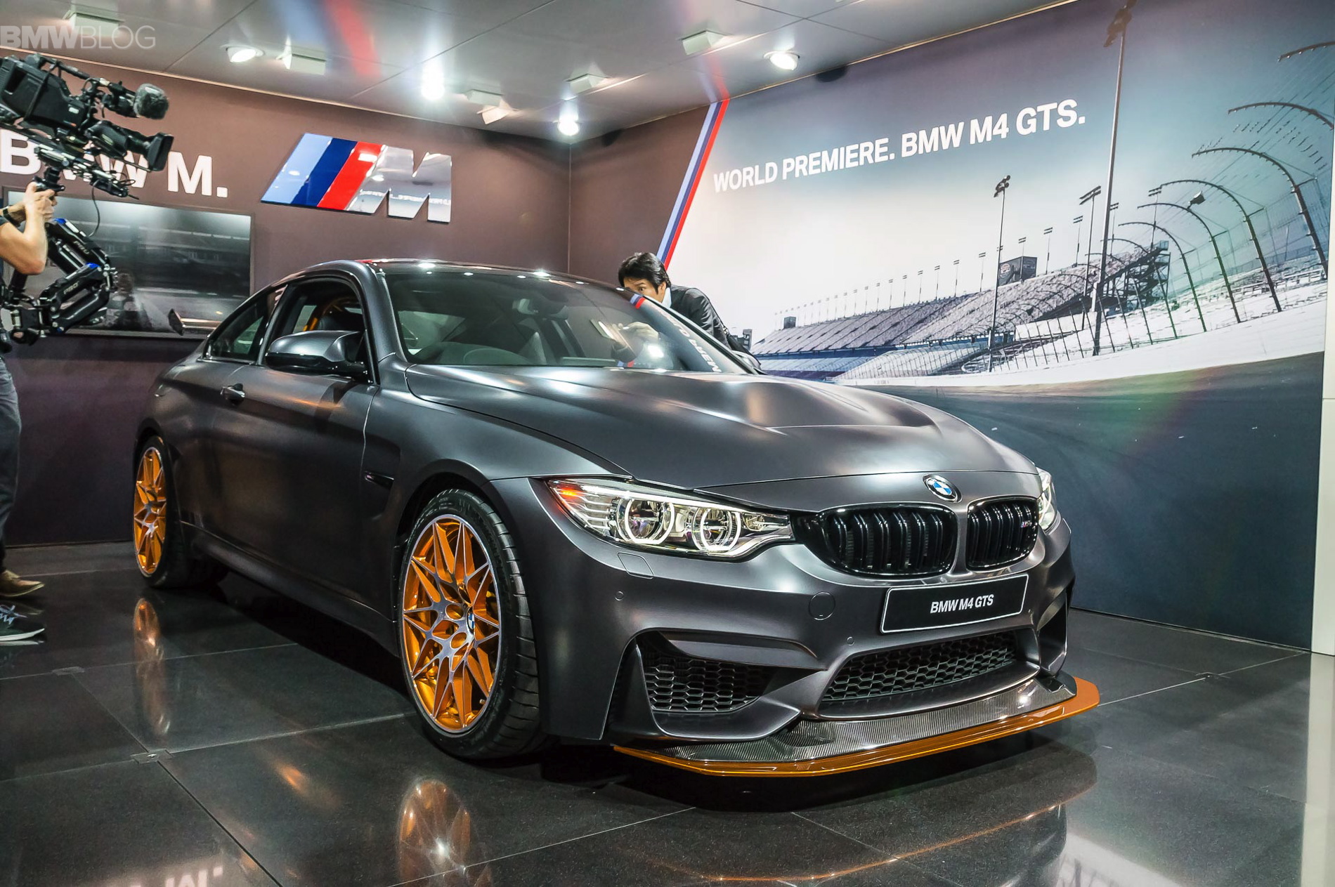 BMW-M4-GTS-Tokyo-2015-01.jpg