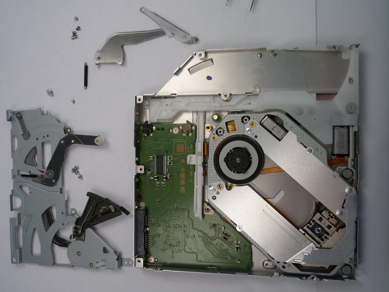 cd-auseinenander-jpg.270308