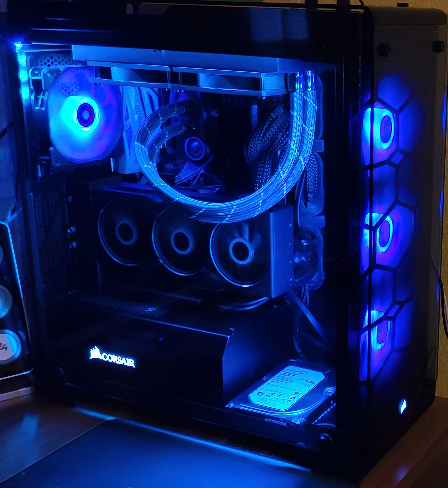 Corsair Crystak 570X RGB mit RX 6800 XT MBE.jpg