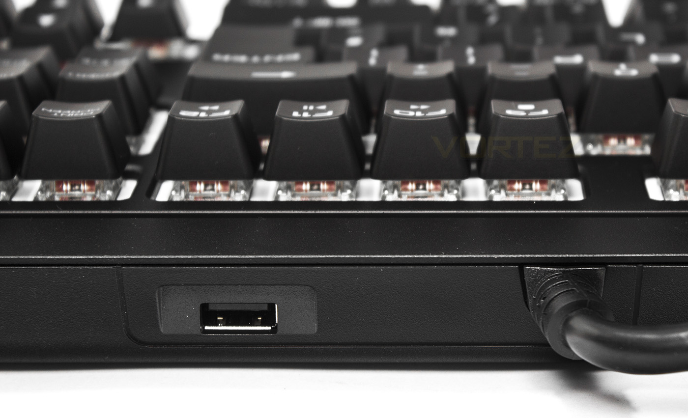 corsair strafe rgb usb.jpg