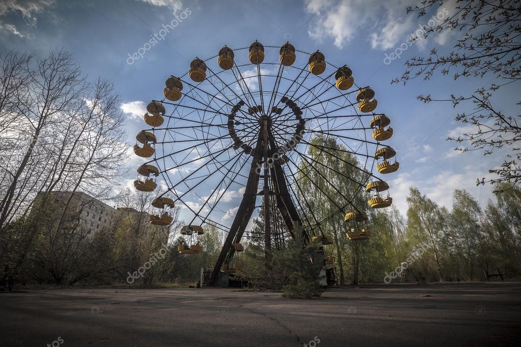 depositphotos_78186480-stock-photo-ferris-wheel-in-amusement-park.jpg