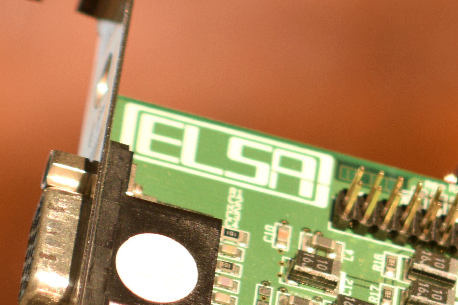 ELSA Winner 1000 S3 Trio (15-02).jpg