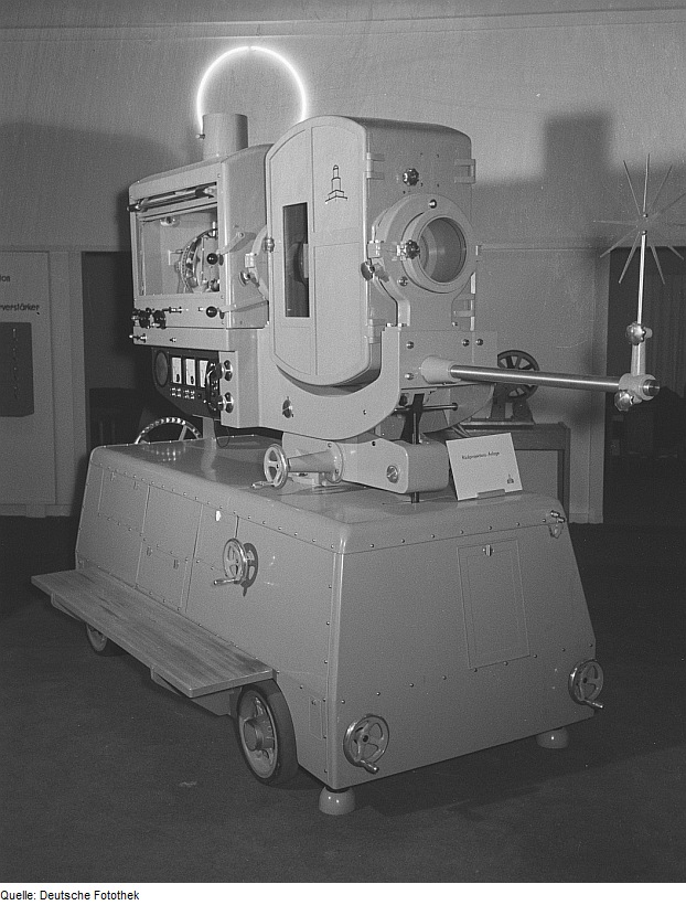 Fotothek_df_roe-neg_0006722_019_Rückprojektionsanlage_des_VEB_Zeiss_Ikon_Dresden.jpg