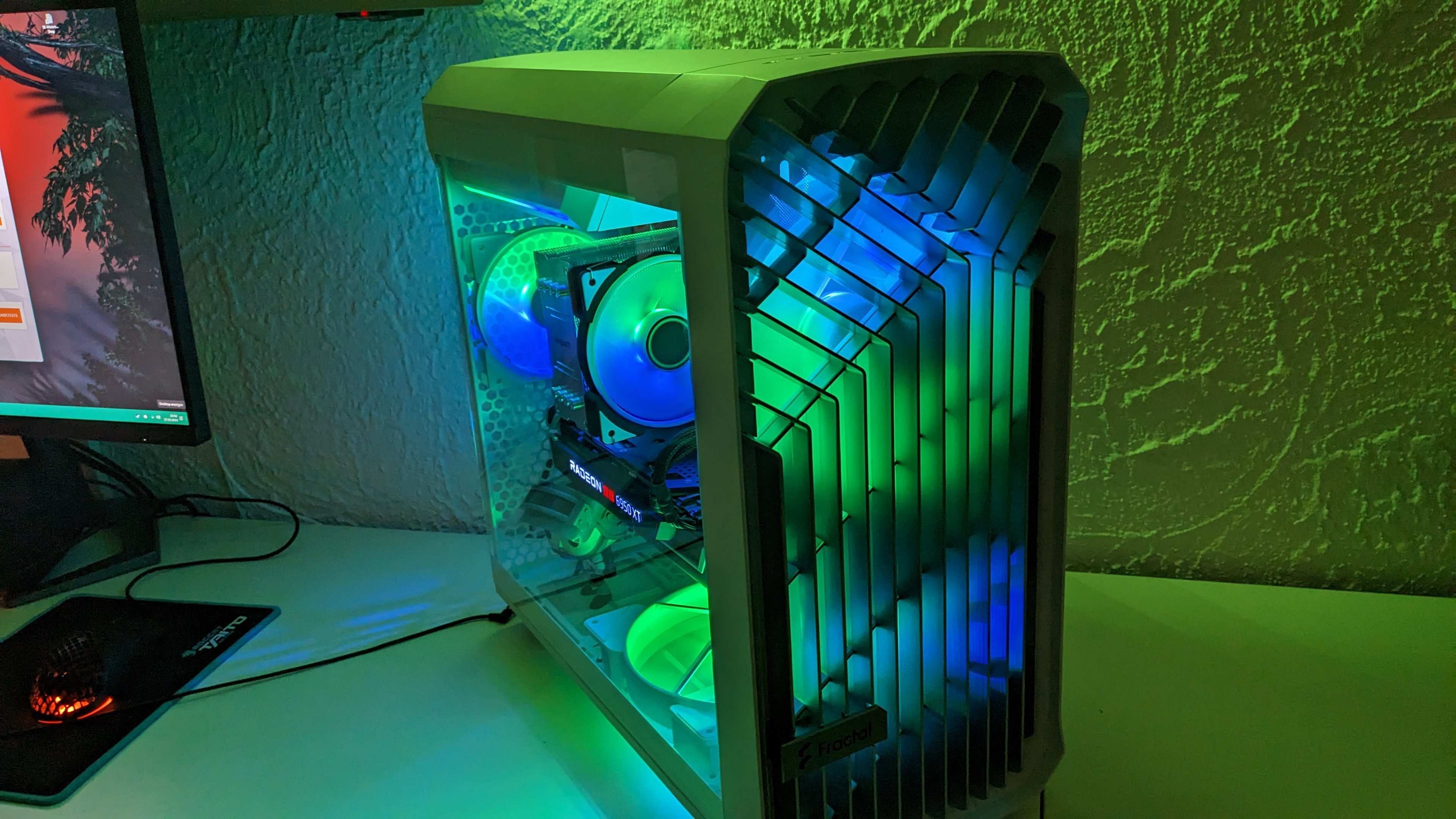 Fractal Torrent compact RGB TG - auf dem Tisch.jpg