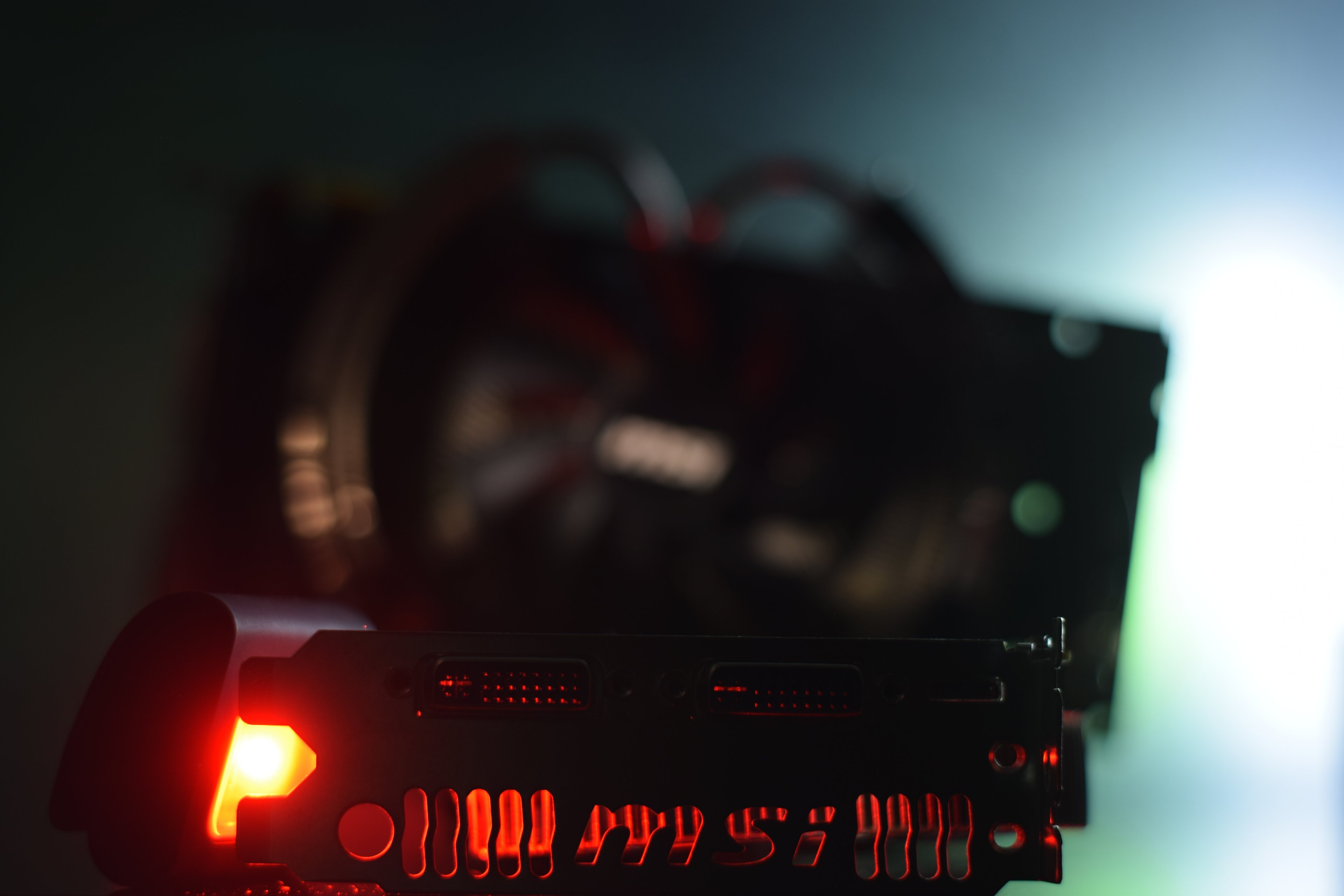 GeForce 460 GTX msi (3).JPG