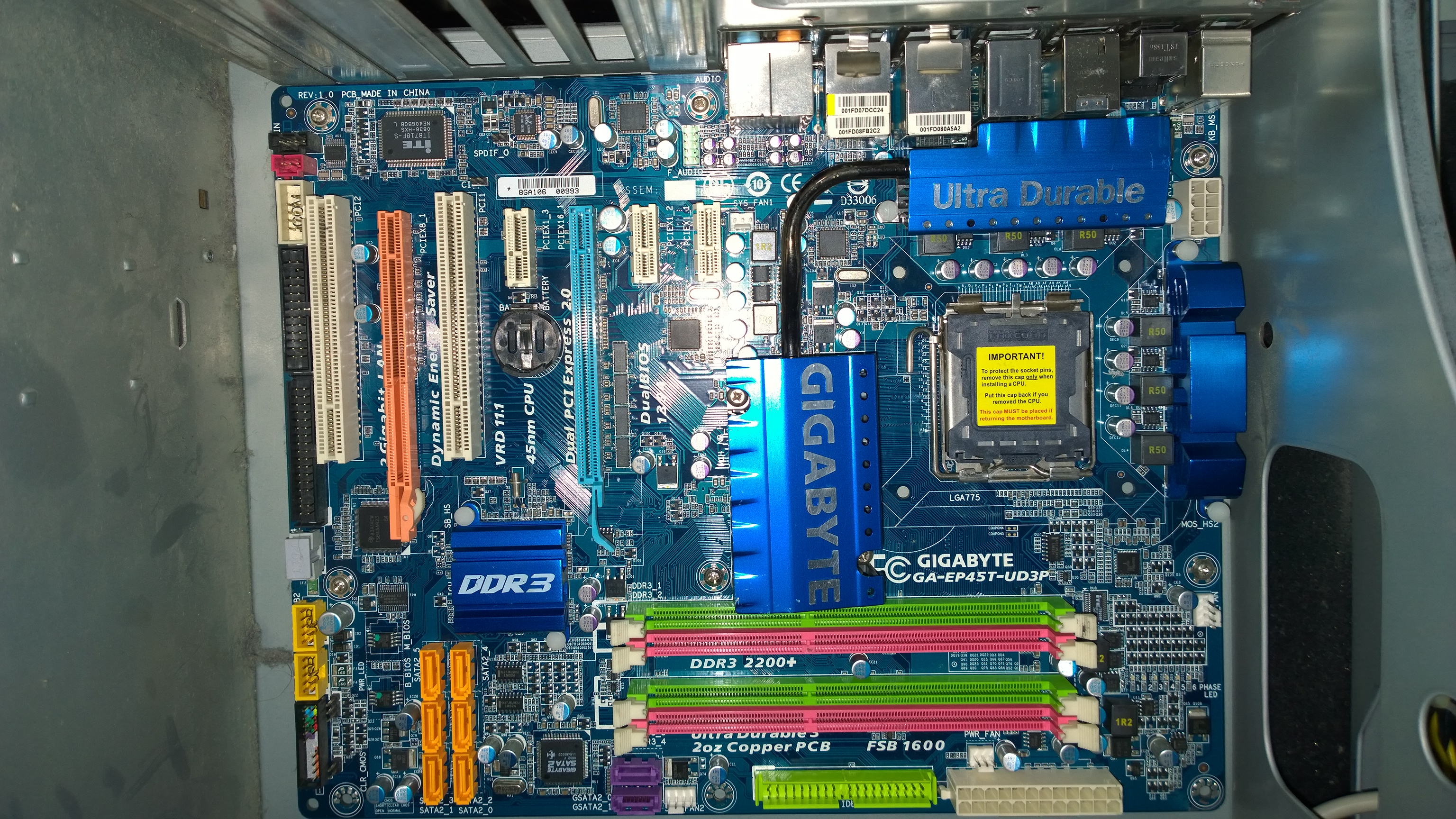 Gigabyte GA-EP45T-UD3P.jpg