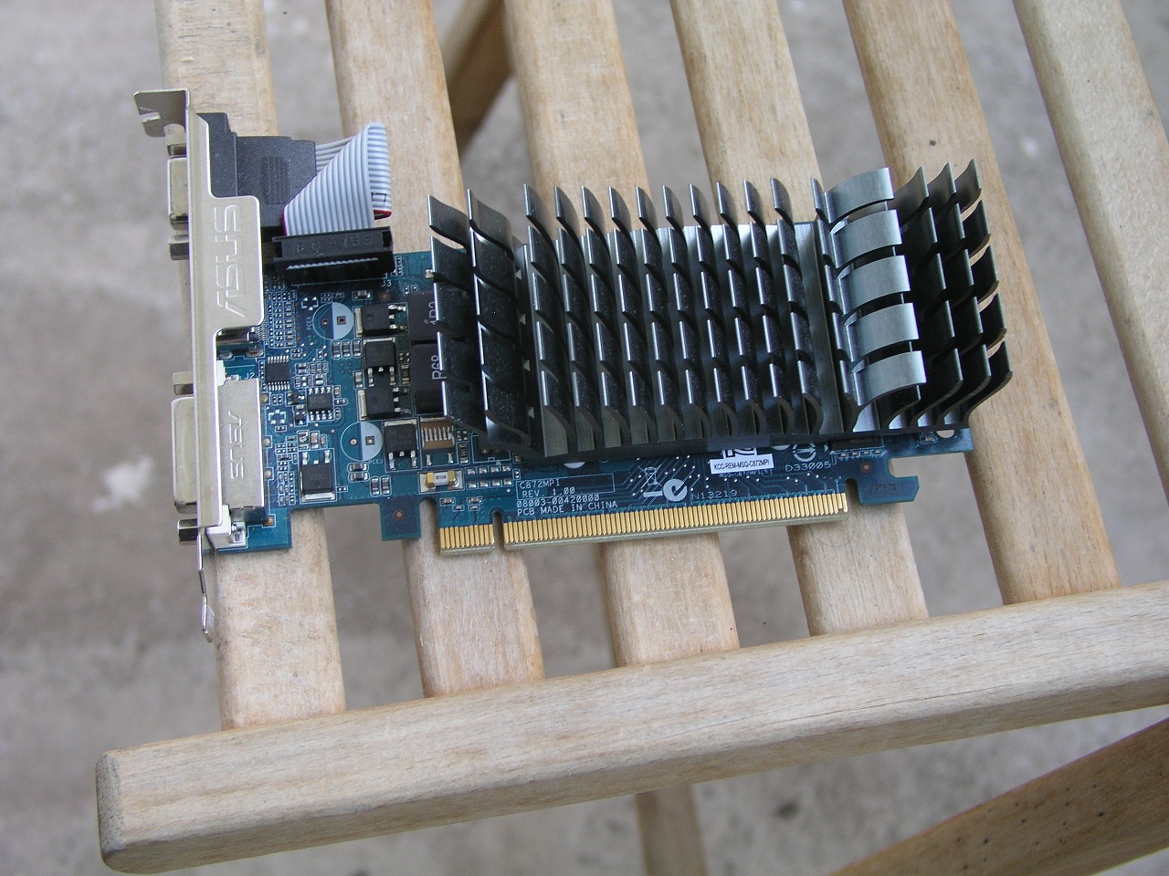 gt210-front-jpg.450958