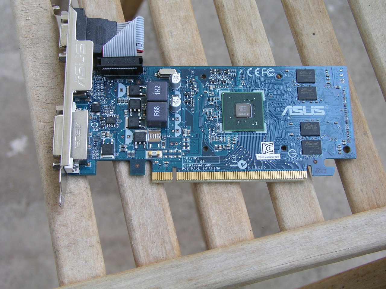 gt210-front-ohne-kuehler-jpg.450969