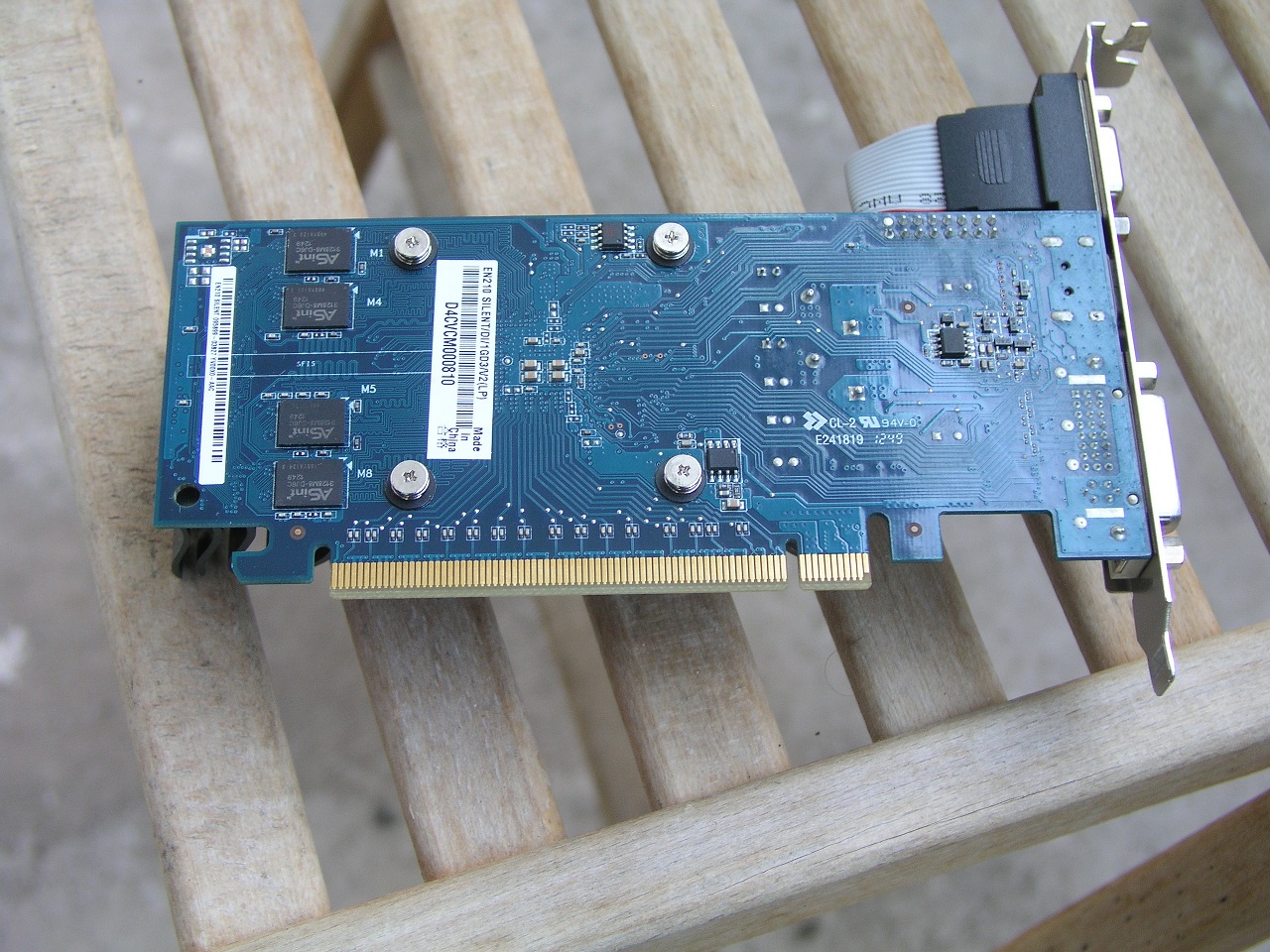 gt210-rueckseite-jpg.450959