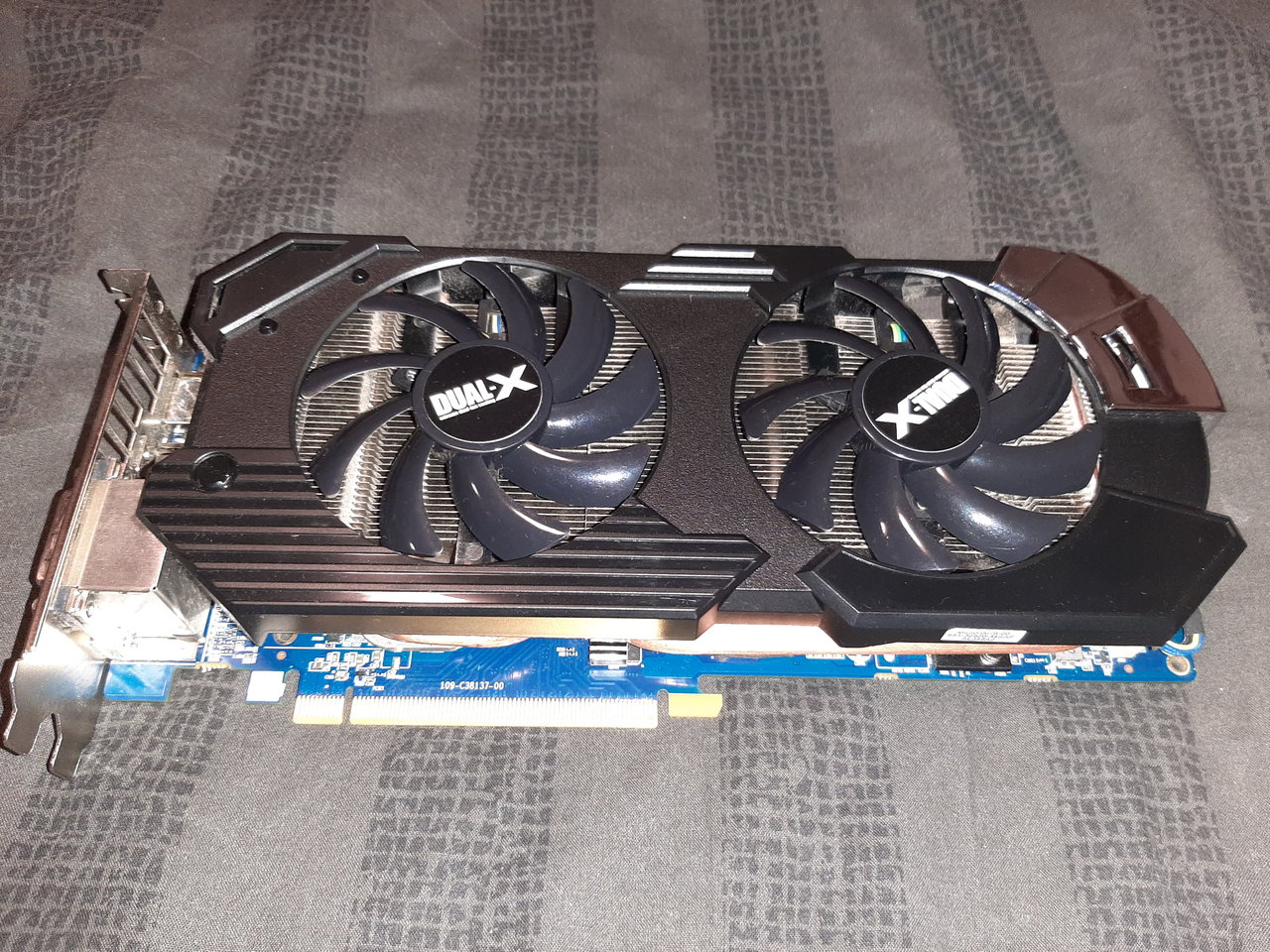HD7950_1.jpg