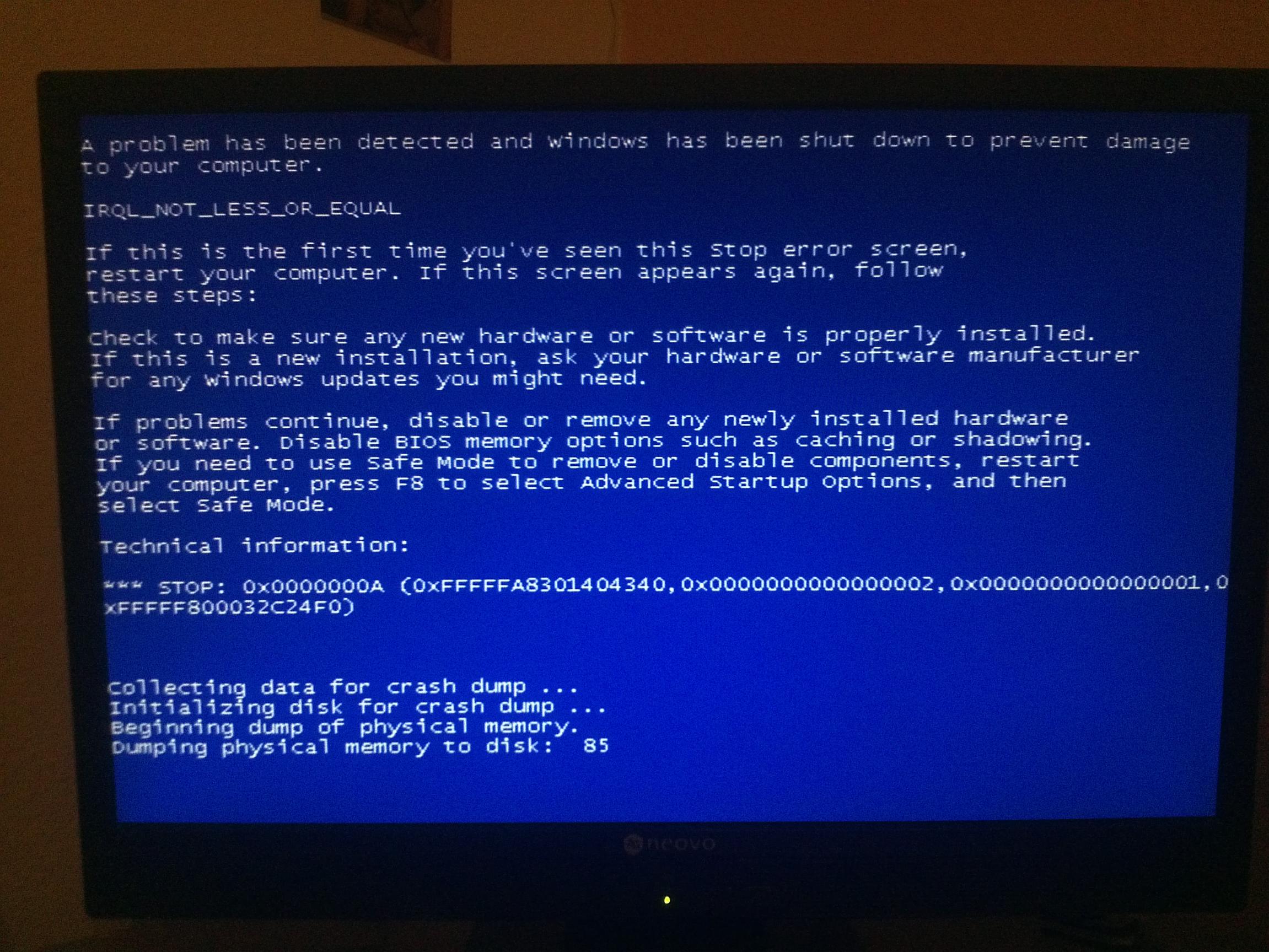 Зависает компьютер черный экран. Комп зависает и  перезагружается. Синий экран загрузки. Темно синий экран. Синий экран видеомагнитофона.