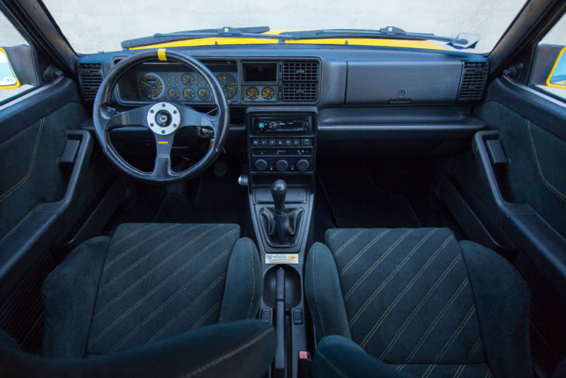 Lancia Delta HF Integrale Cockpit.jpg