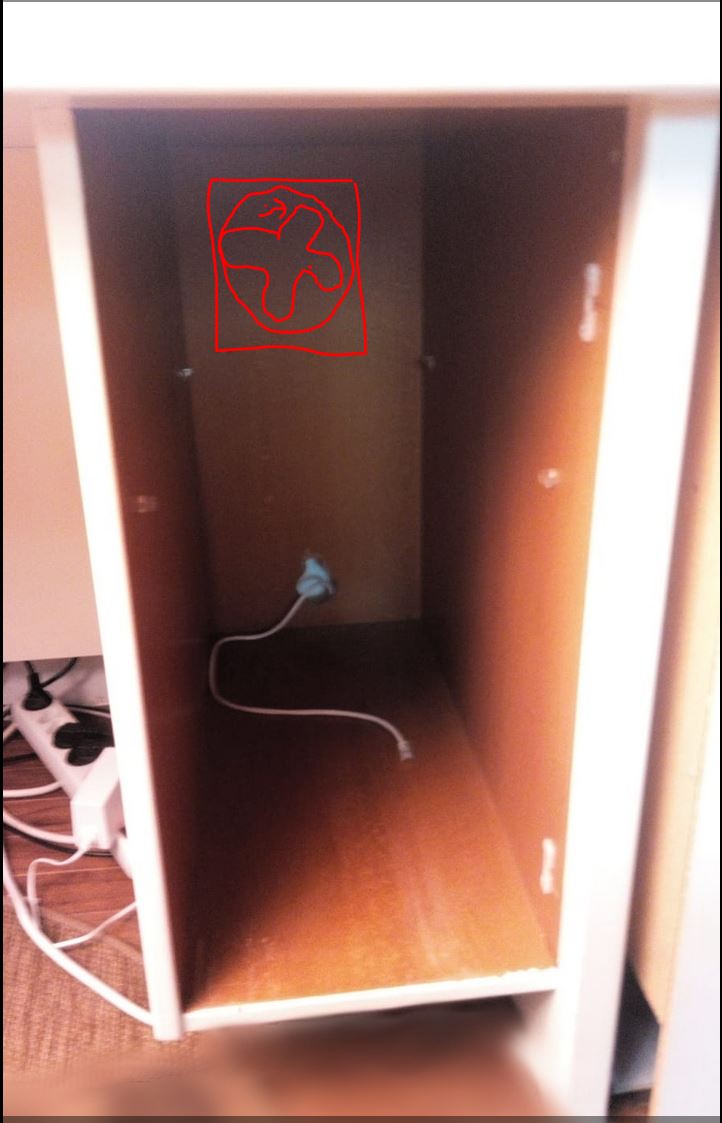 Lüfter in Schrank.JPG