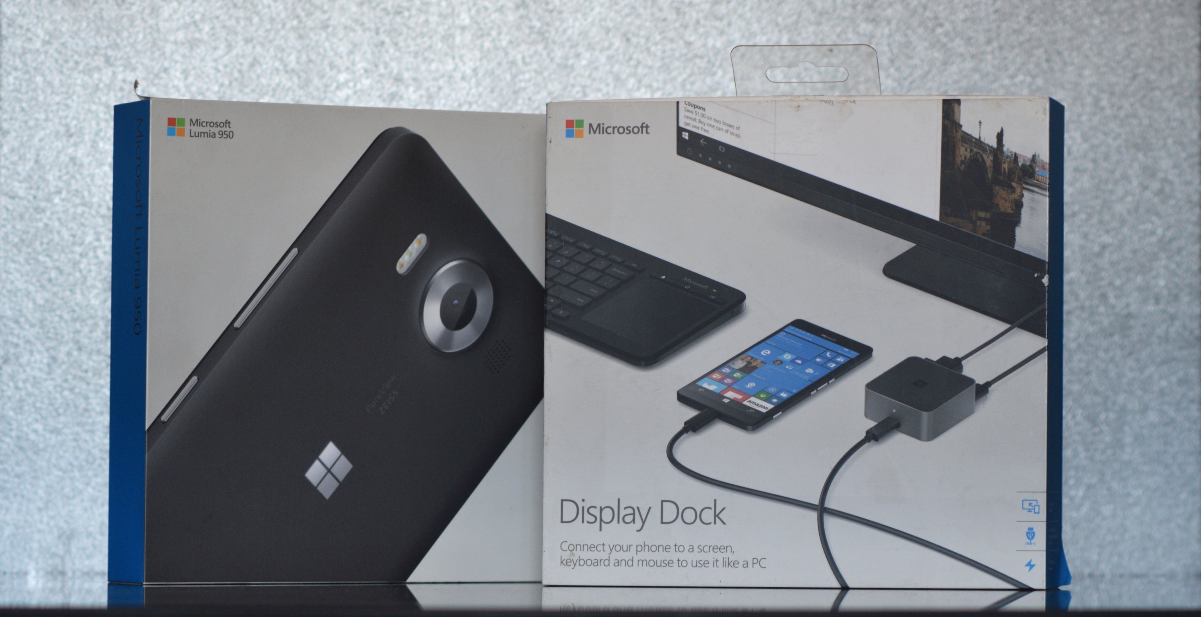 Lumia 950 Display Dock (1-01).JPG