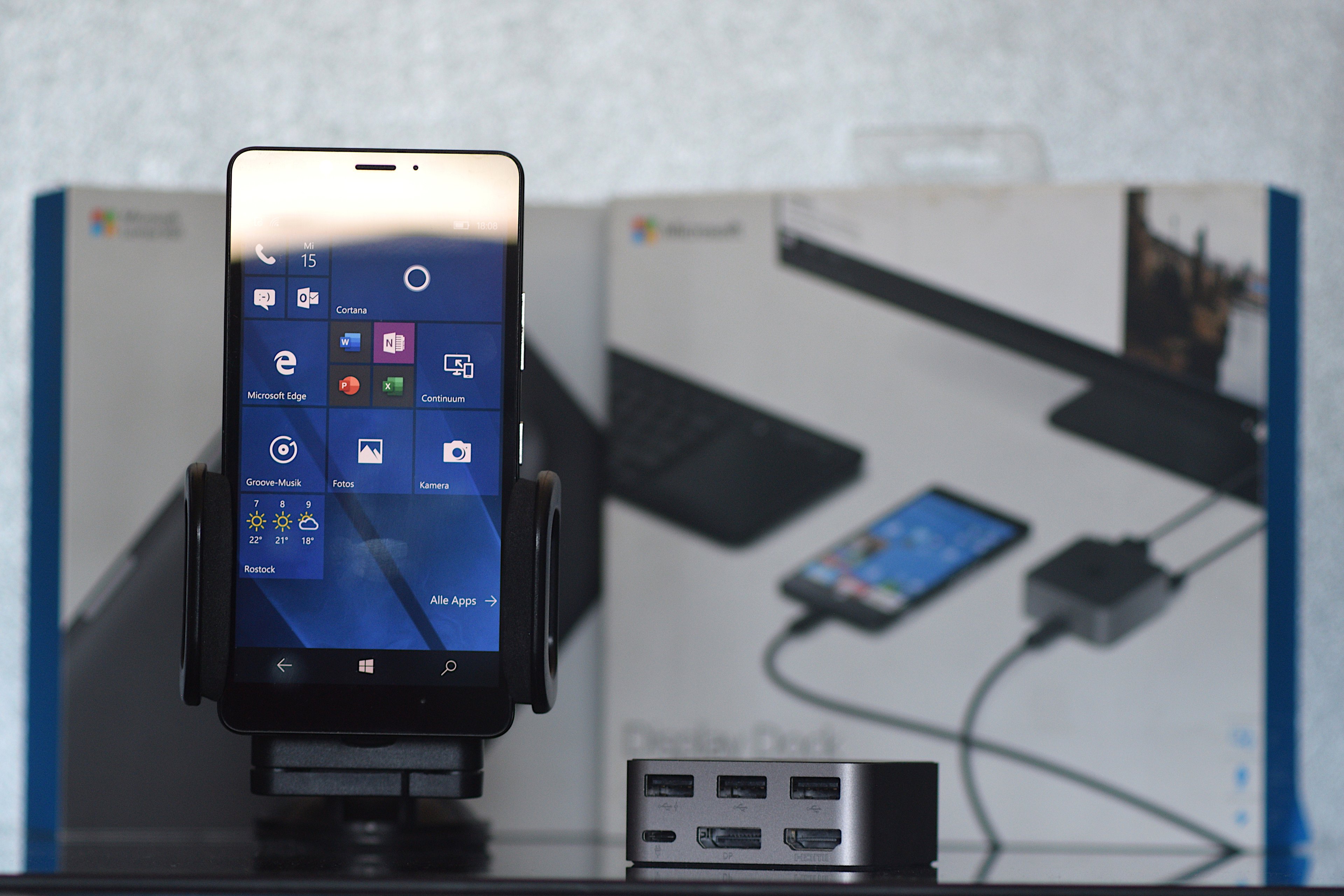 Lumia 950 Display Dock (2-01).JPG