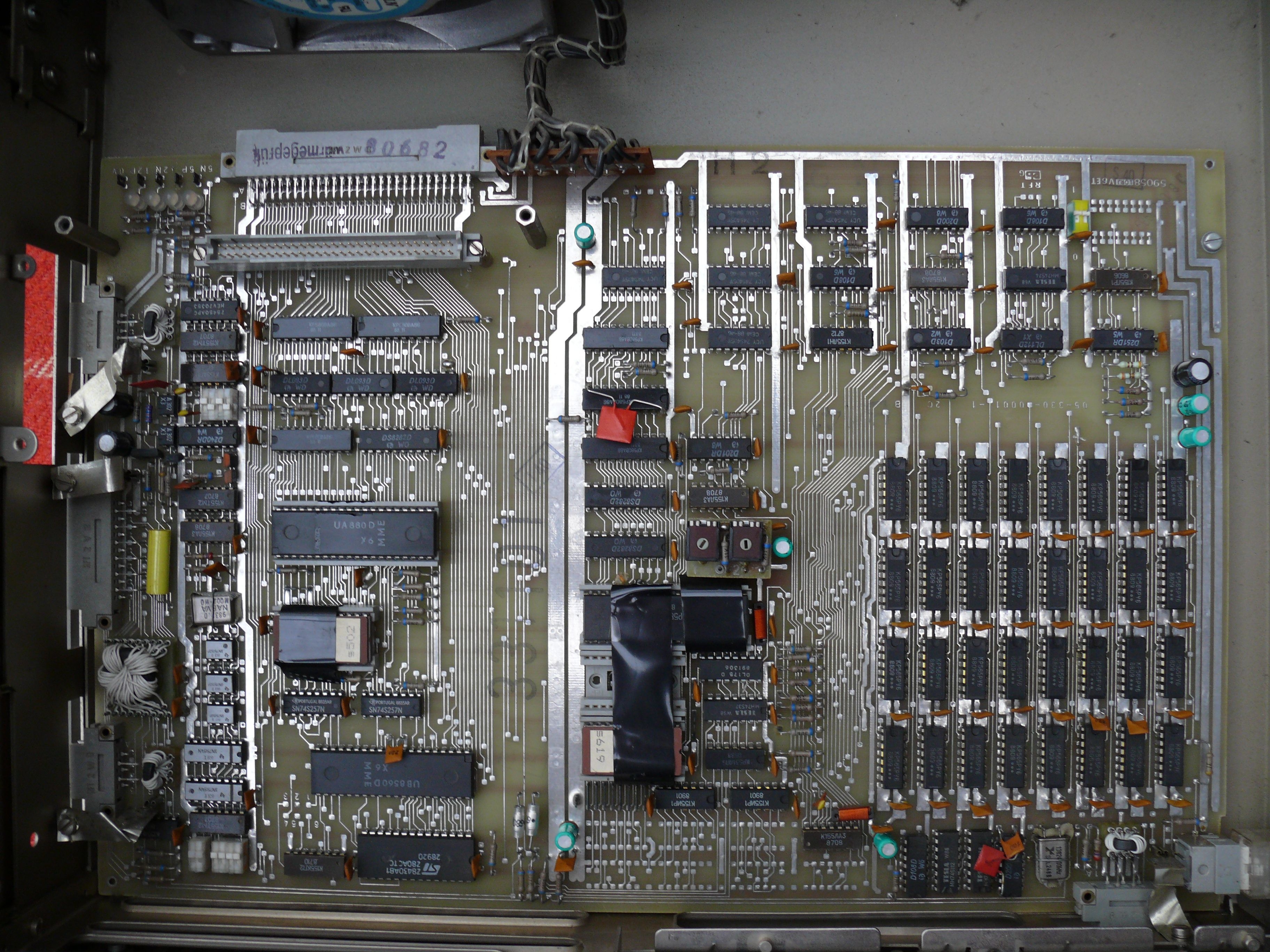 PC 1715 innen Wikipedia.jpg