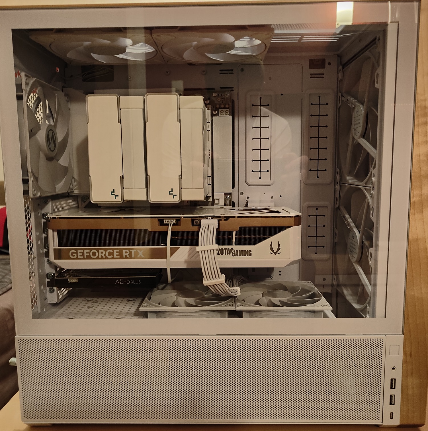 PC_Build_2025_White_Build.jpg