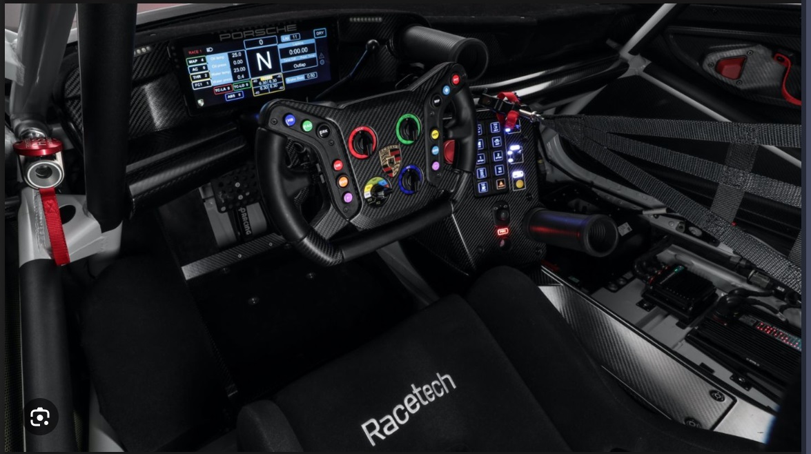 porsche gt3r innenraum.jpg