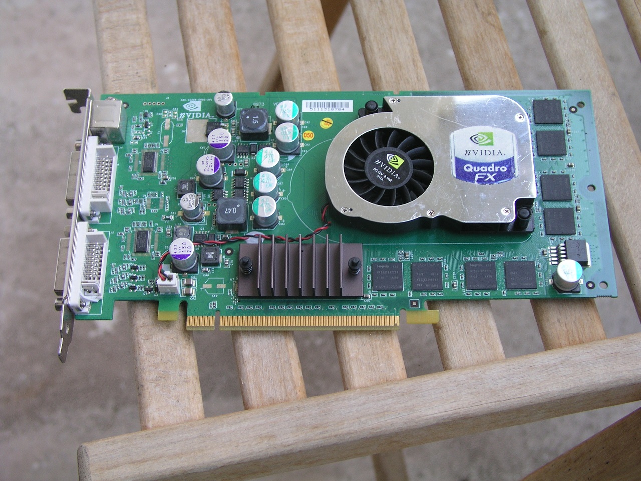 quadro-fx-1300-front-jpg.451091