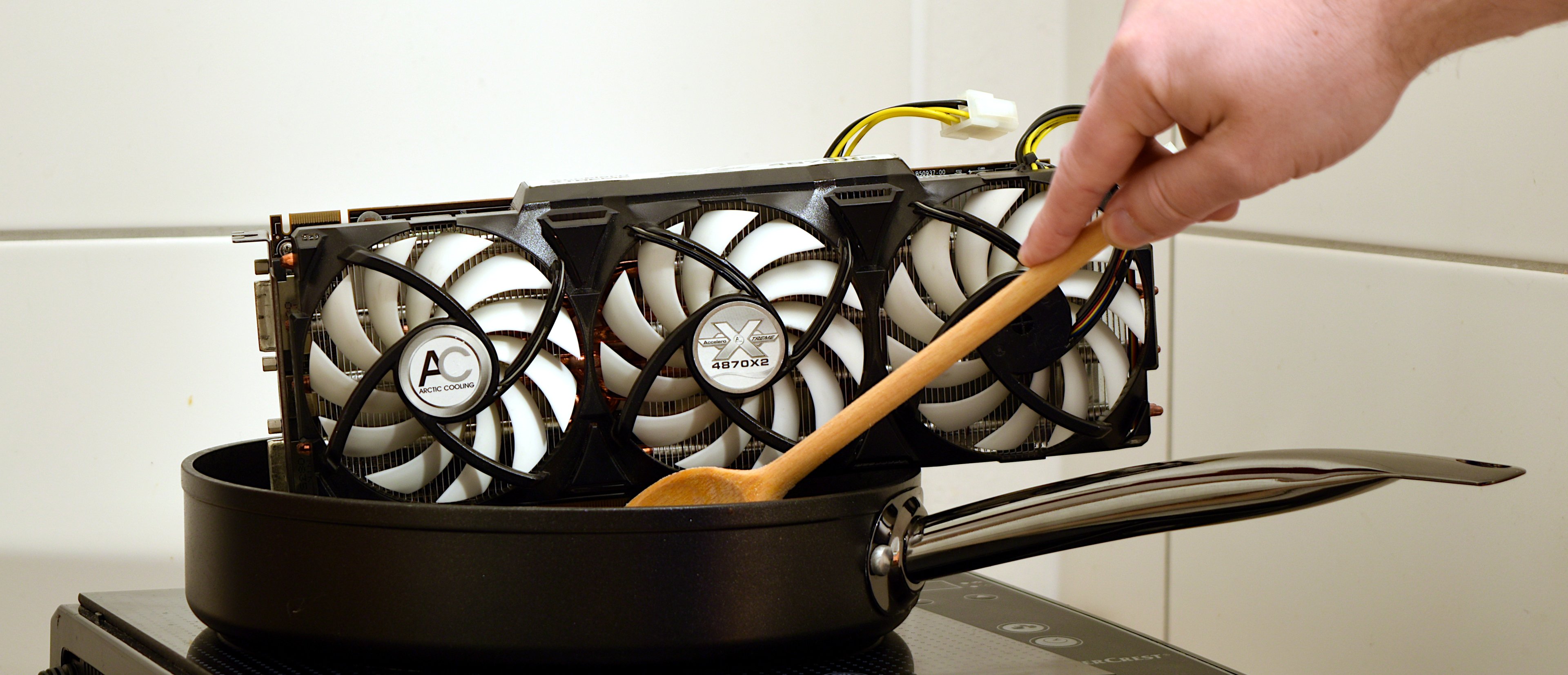 Radeon HD 4870 X2 Dual (1-1).JPG