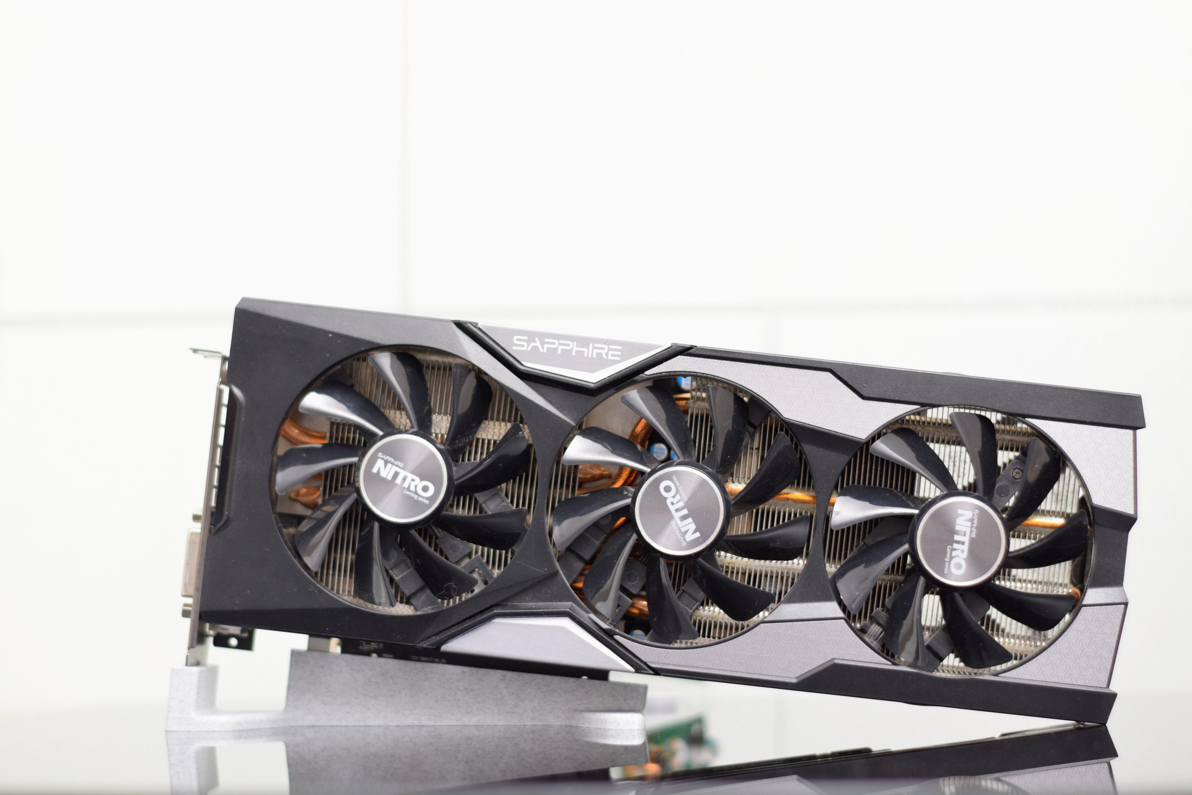 Radeon R9 Fury (2-01).JPG