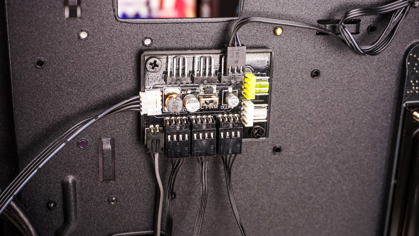 Raijintek Iris 12 Rainbow RGB 4.jpg