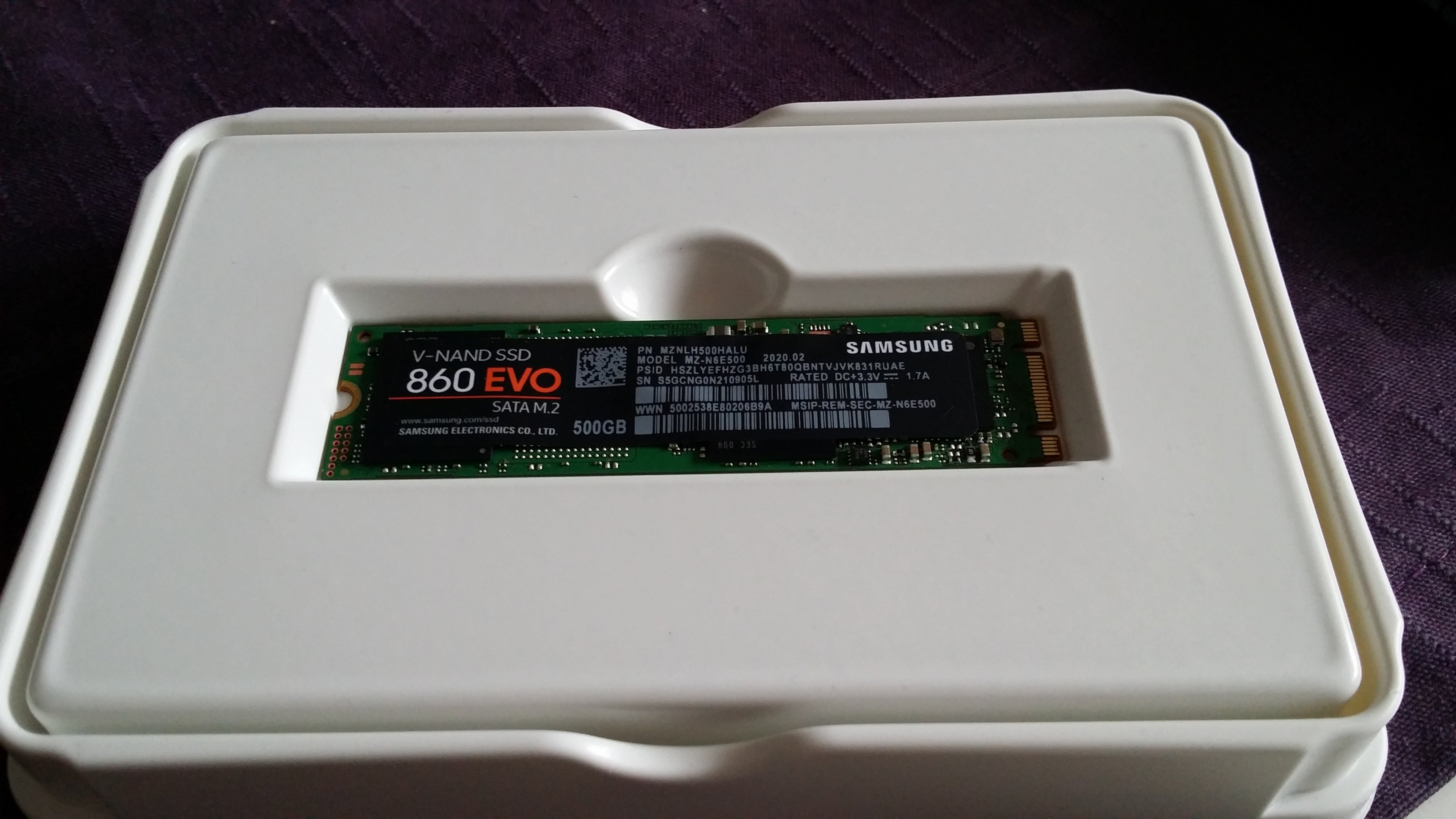 Samsung SSD 860 evo SATA.jpg