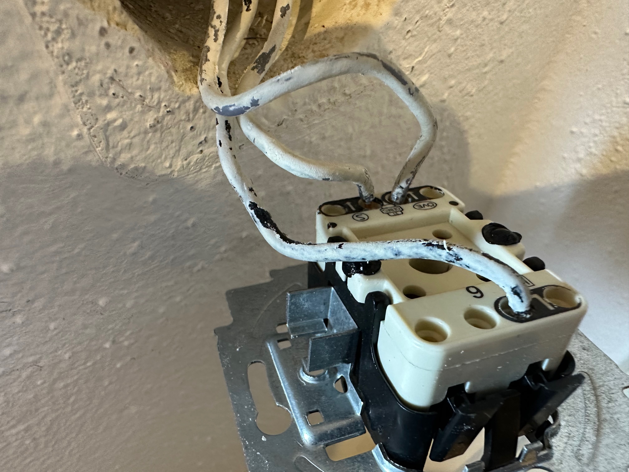 Schalter 1 mit Schwarzer L.jpg