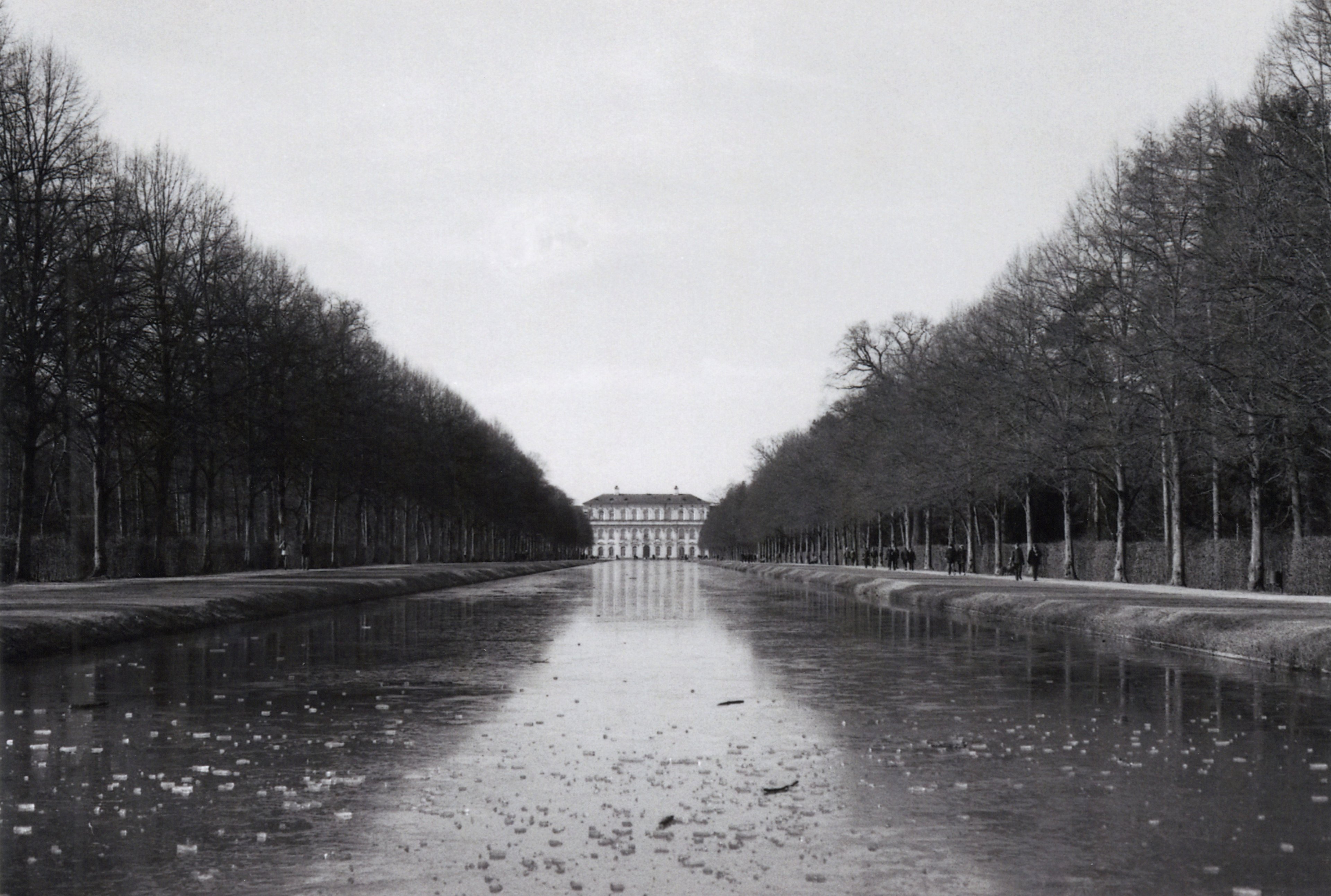 Schloss Unterschleissheim Analog s-w (1).jpg