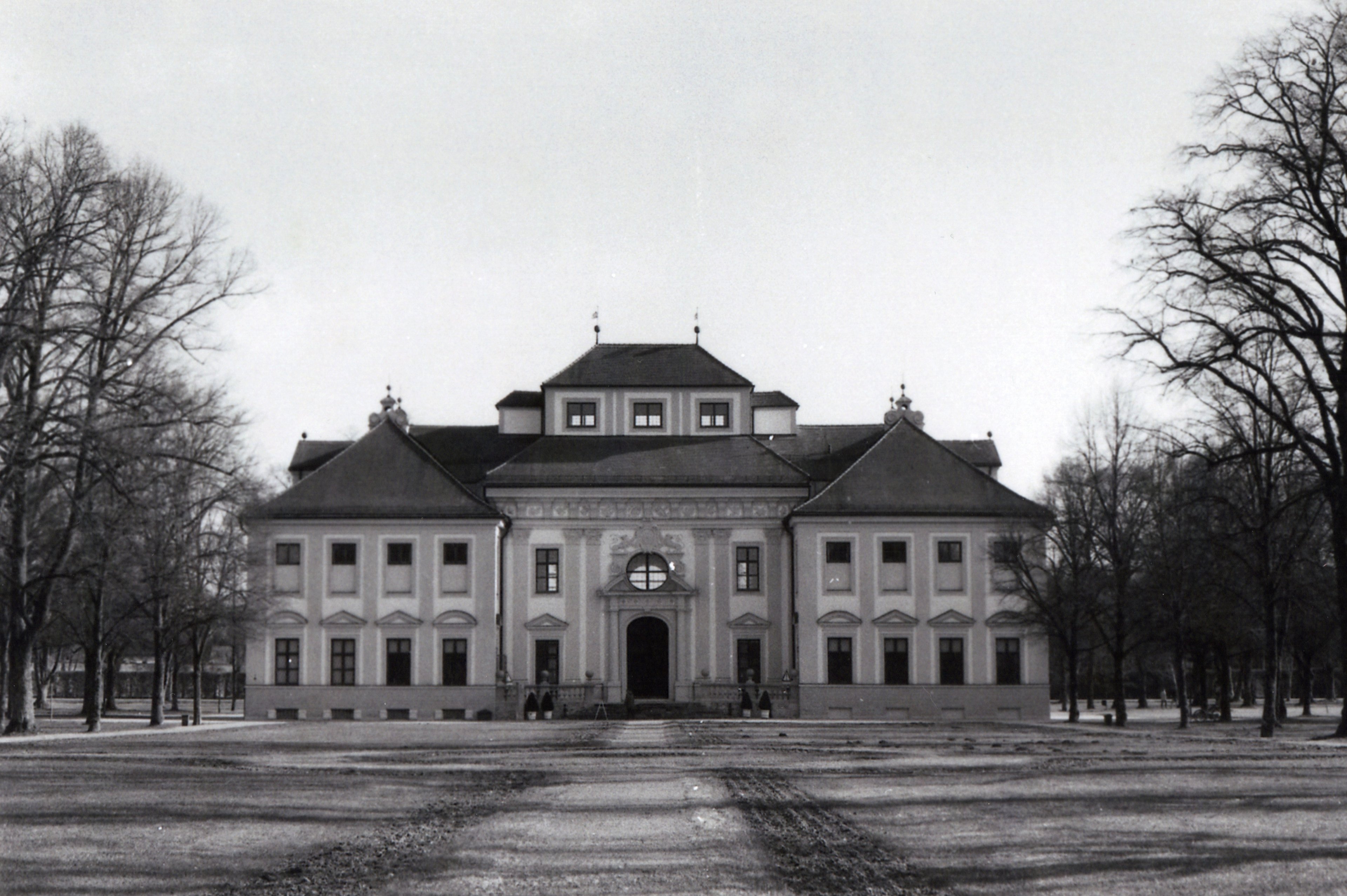 Schloss Unterschleissheim Analog s-w (3).jpg