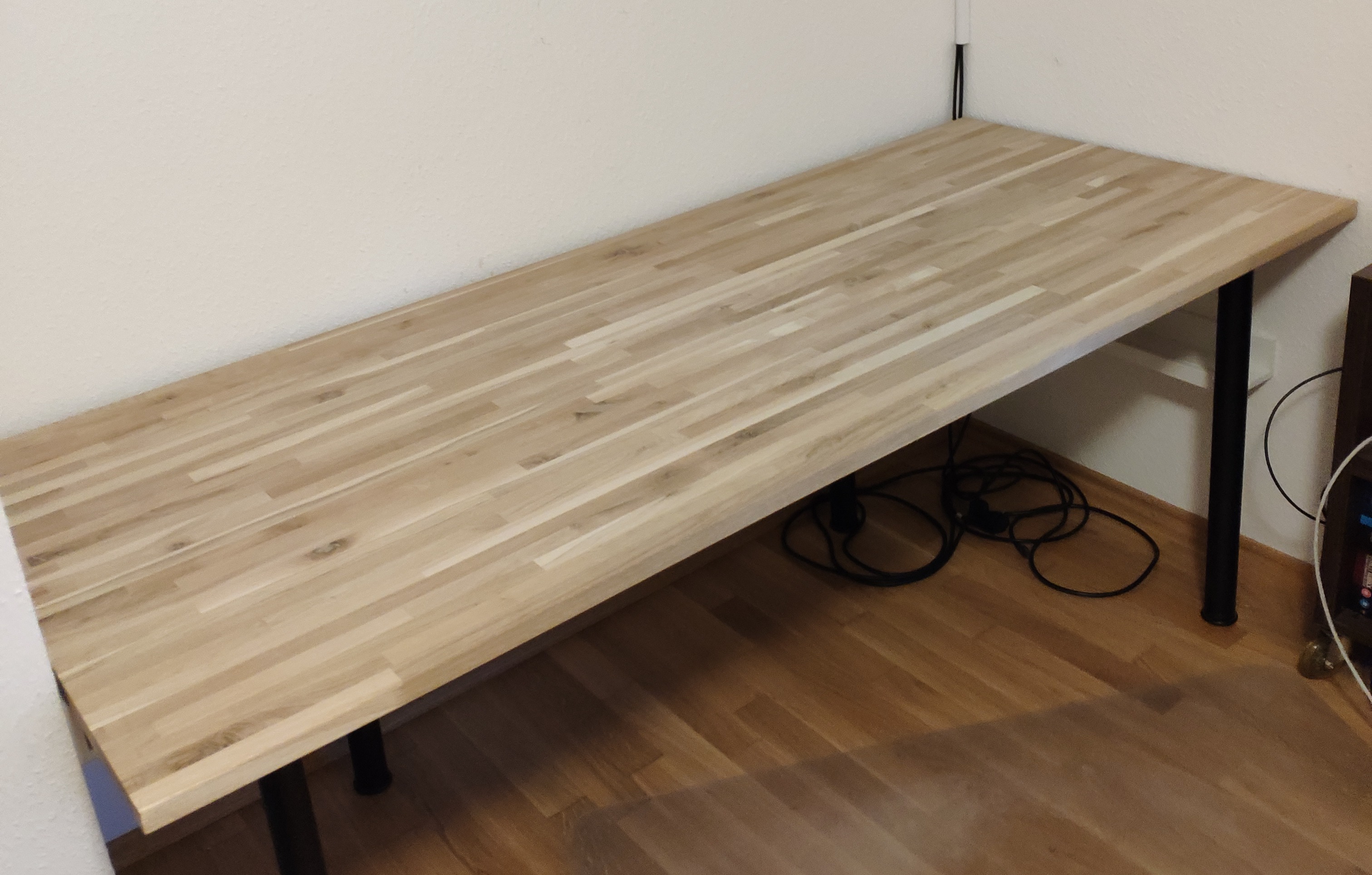 schreibtisch2.jpg