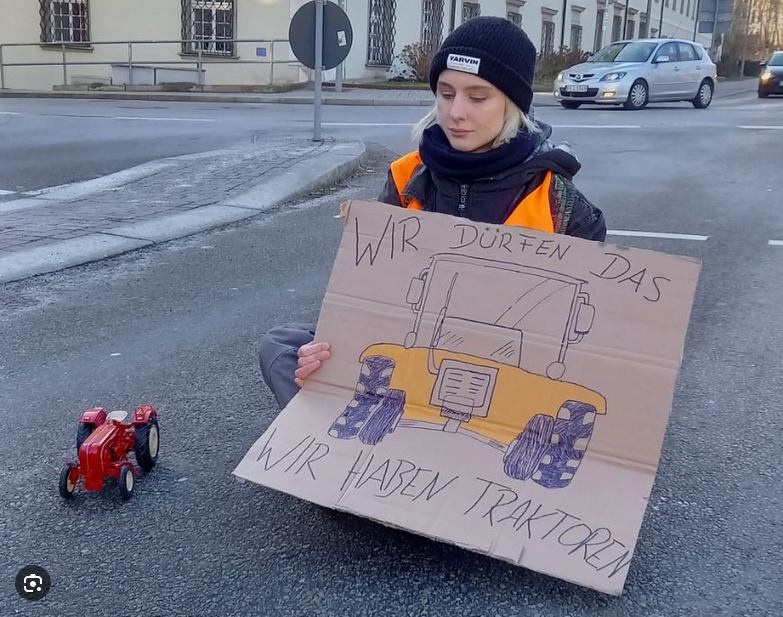 Screenshot 2025-07-11 at 12-17-53 trecker klimakleber - Google Suche.png