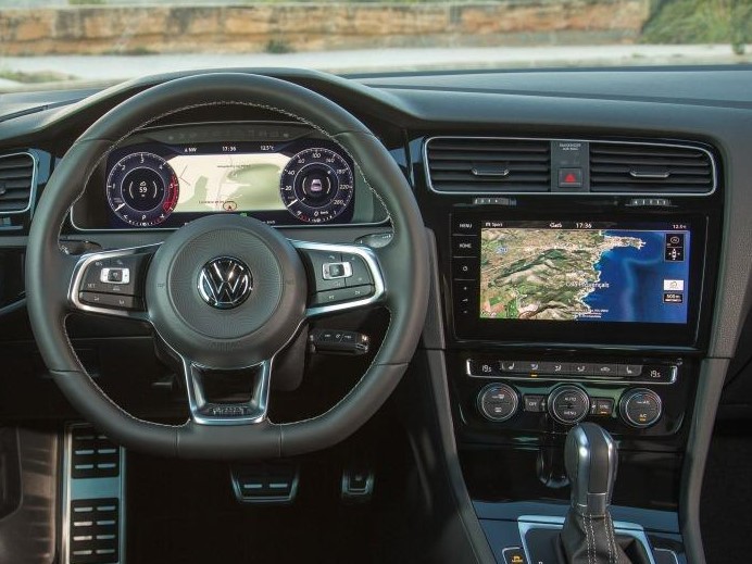 vw-golf-2017-innen-dashboard.jpg