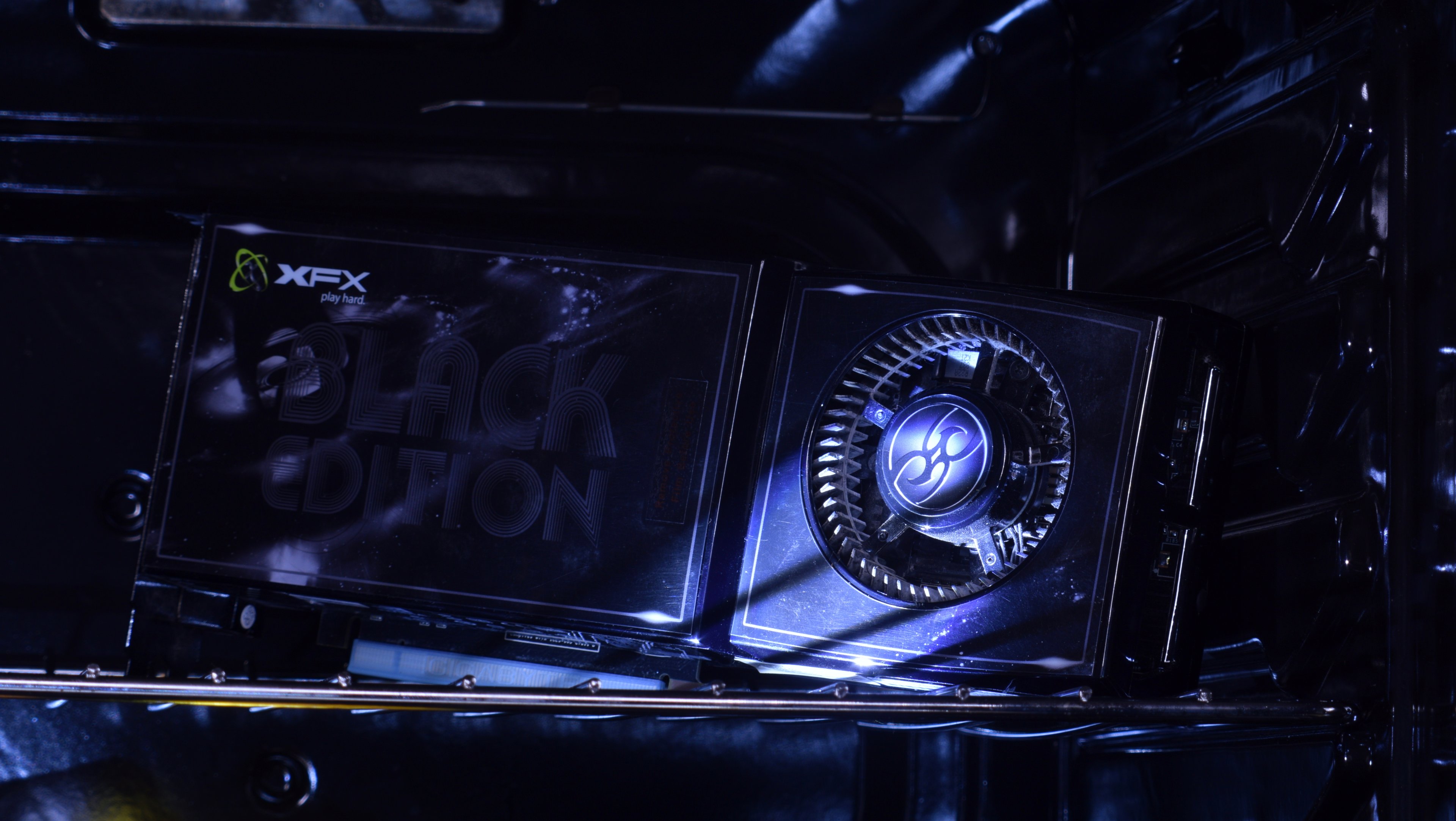 XFX Gefprce GTX 260 Black Edition (4-2).JPG